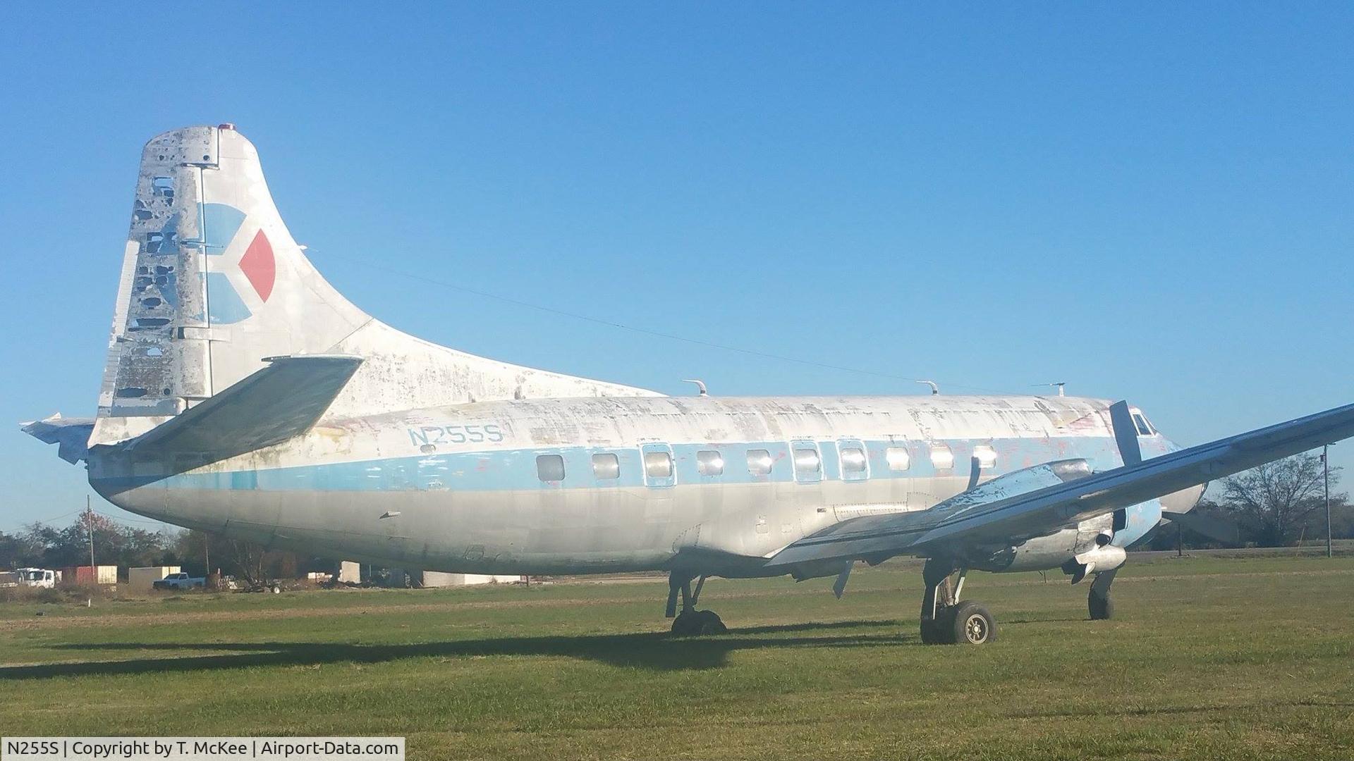 N255S, 1952 Martin 404 C/N 14246, outside Paris, TX