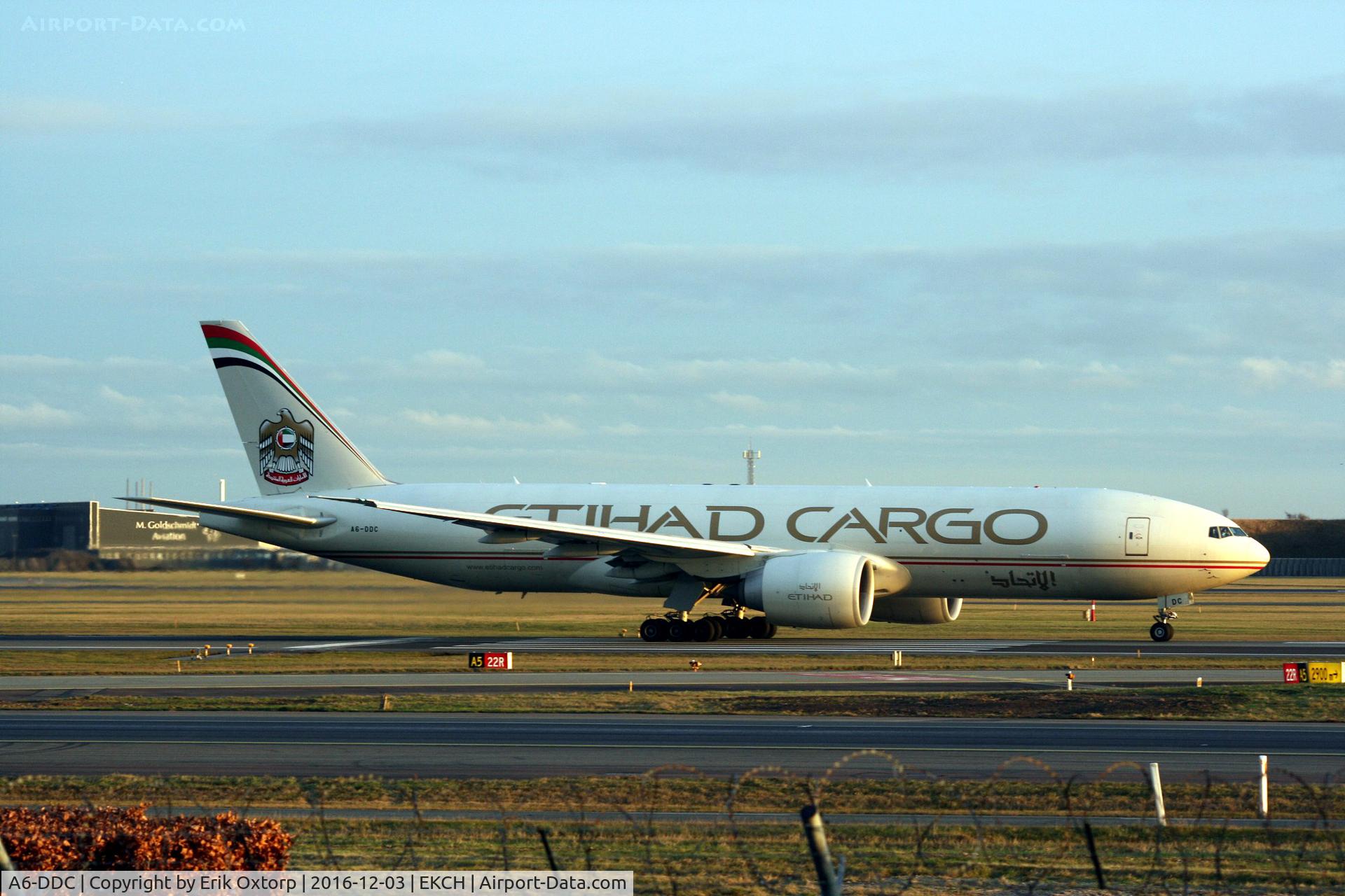 A6-DDC, 2013 Boeing 777-FFX C/N 39691, A6-DDC departing rw 22R