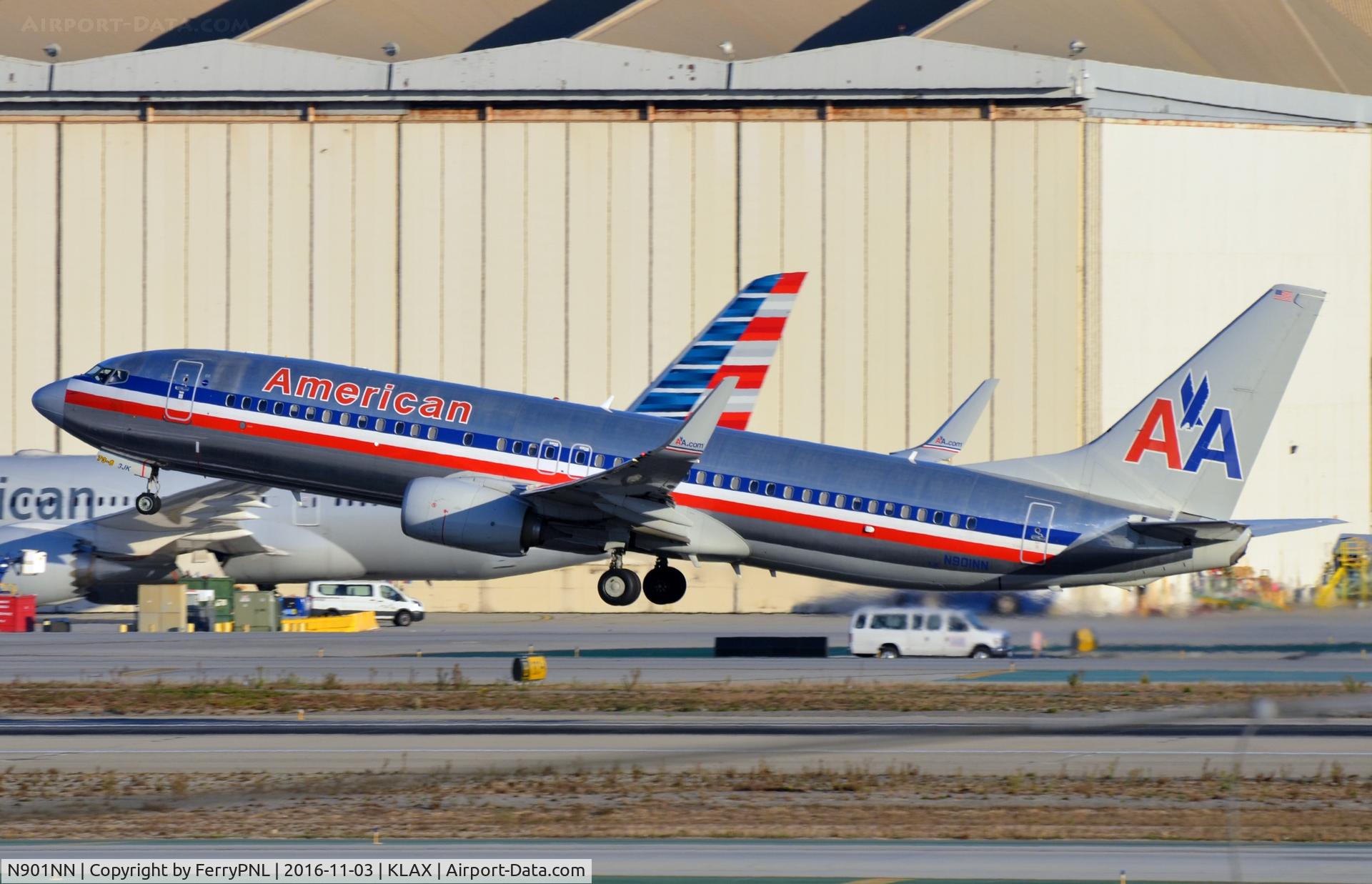 N901NN, 2012 Boeing 737-823 C/N 33226, AA B738 still in former uniform.