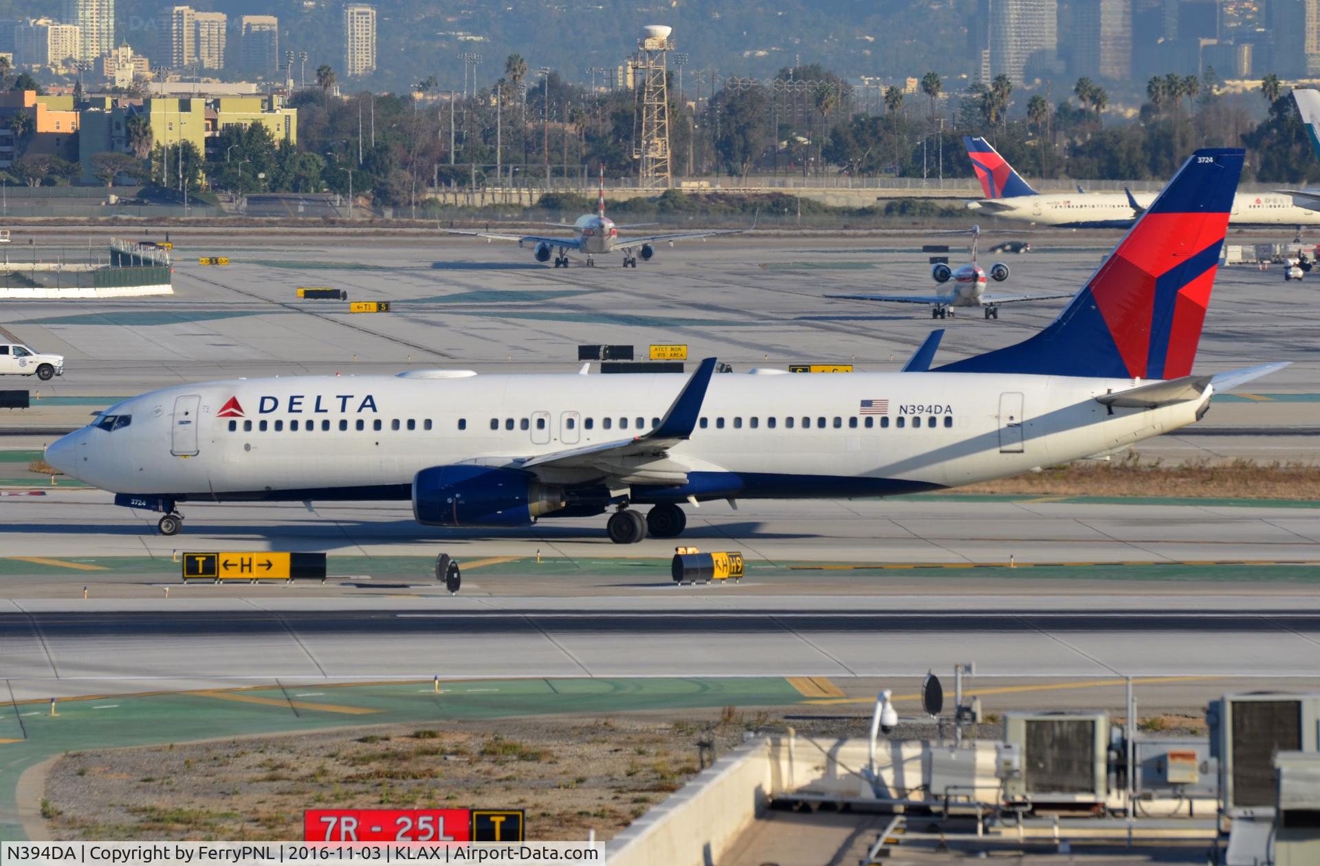 N394DA, 2000 Boeing 737-832 C/N 30562, Delta B738