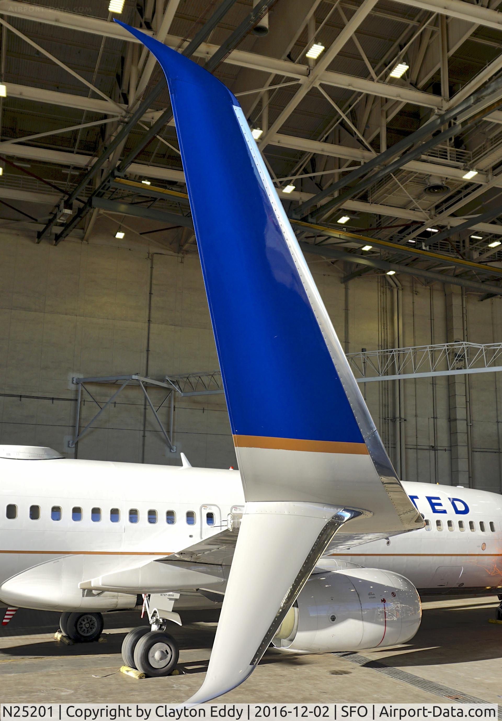 N25201, 1999 Boeing 737-824 C/N 28958, SFO 2016.