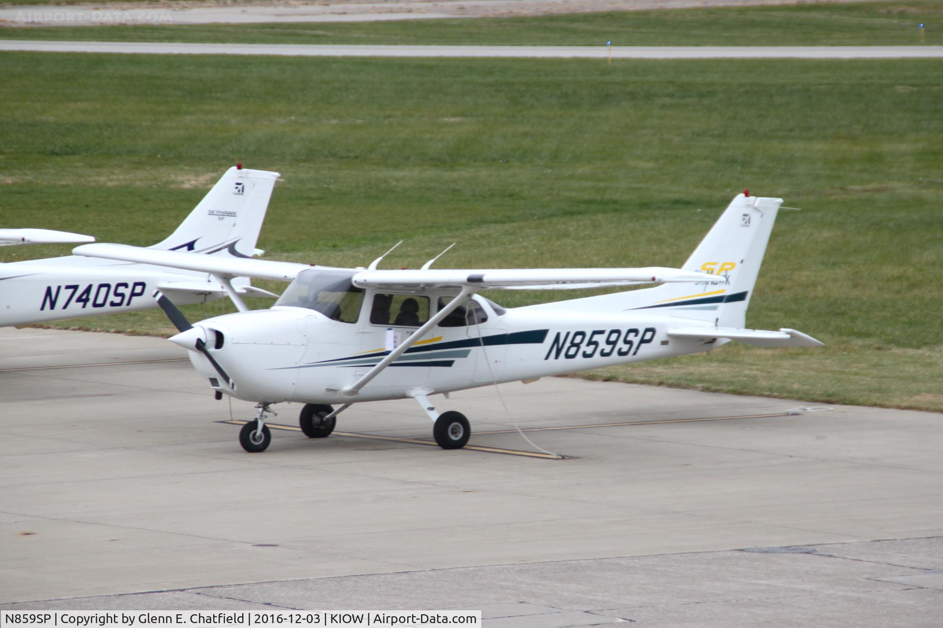N859SP, 2001 Cessna 172S C/N 172S8762, Spotted on the ramp