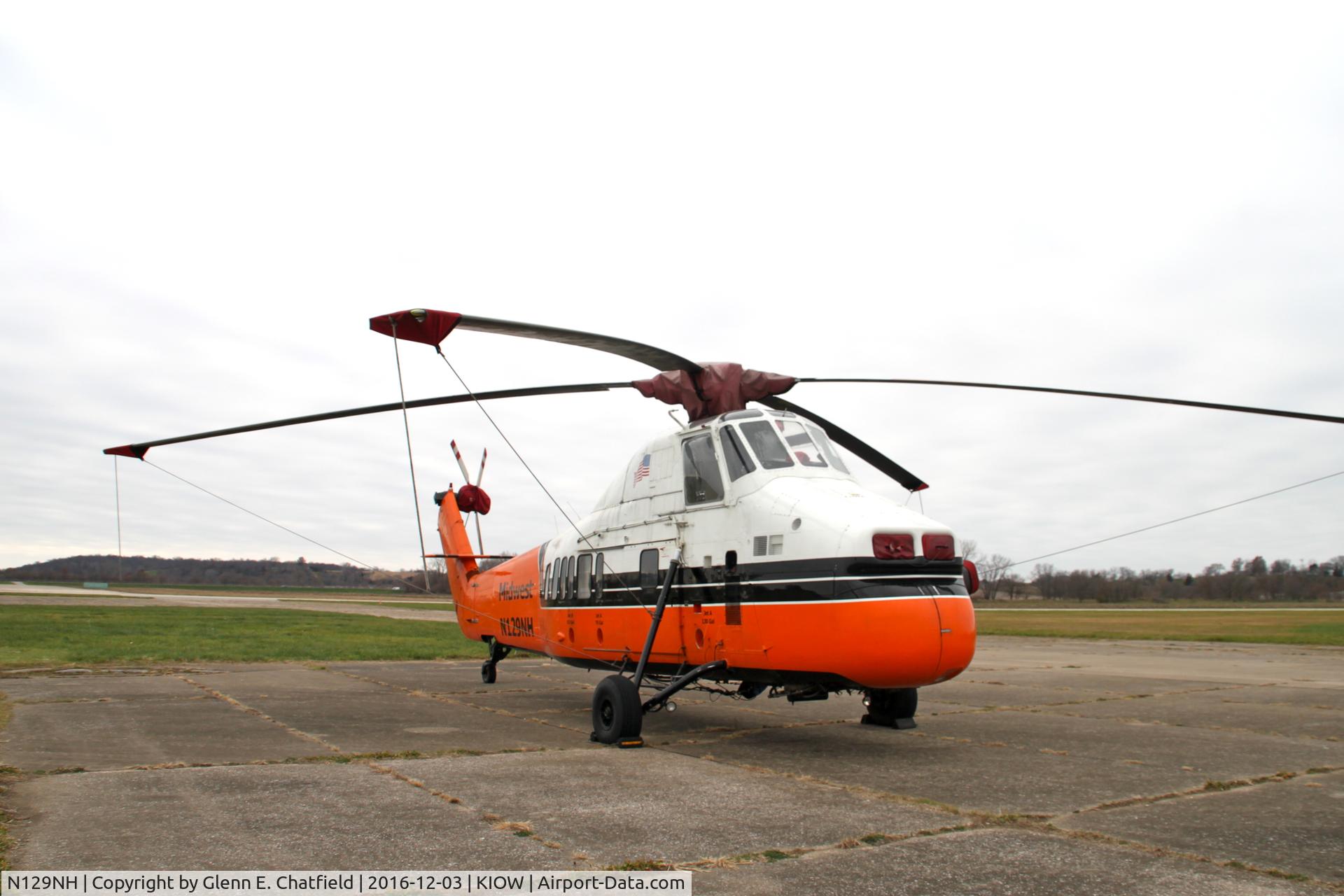 N129NH, 1975 Sikorsky S-58JT C/N 58-855, Spied on the ramp and it needed to be photographed