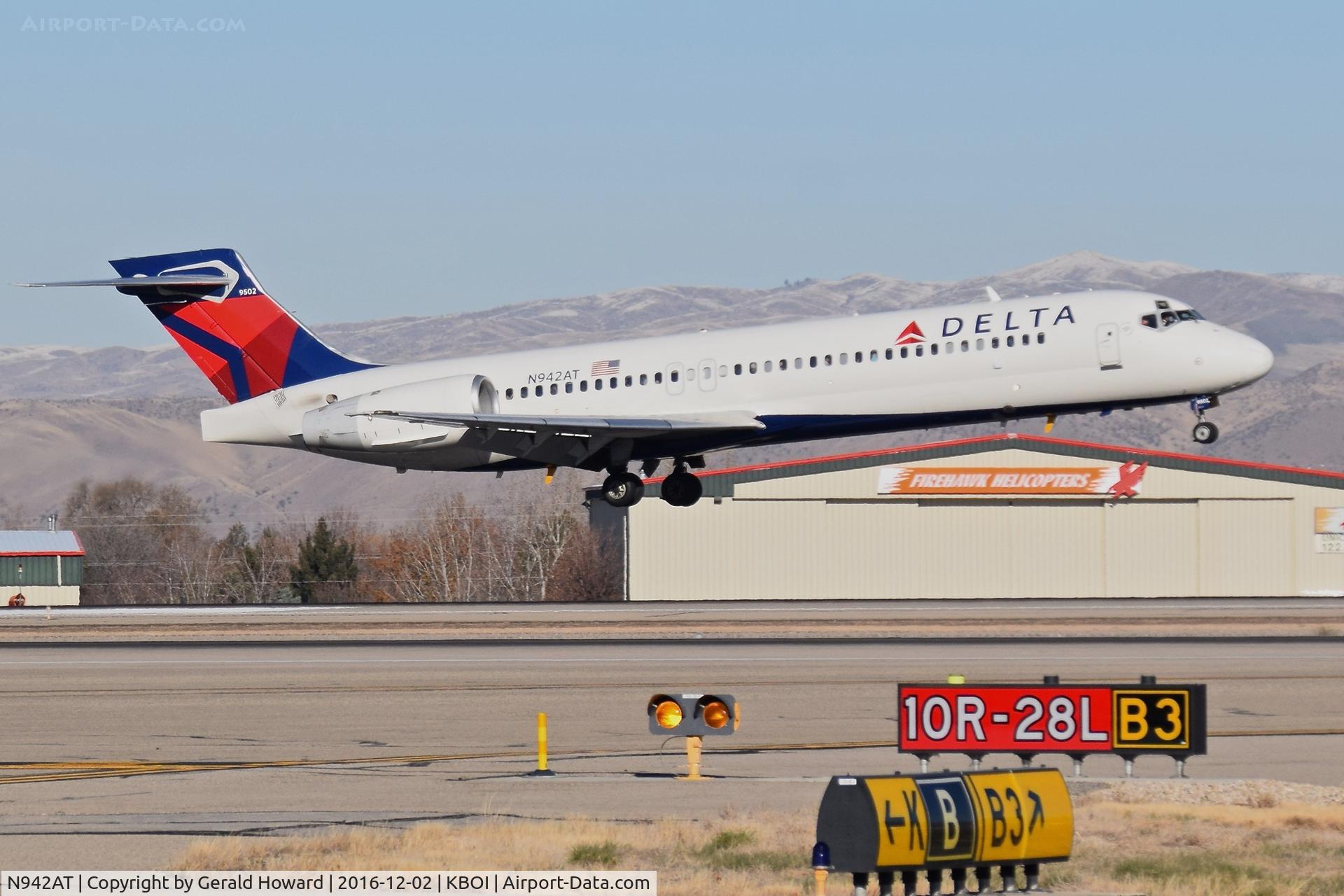 N942AT, 1999 Boeing 717-200 C/N 55005, Past the numbers on RWY 10L.