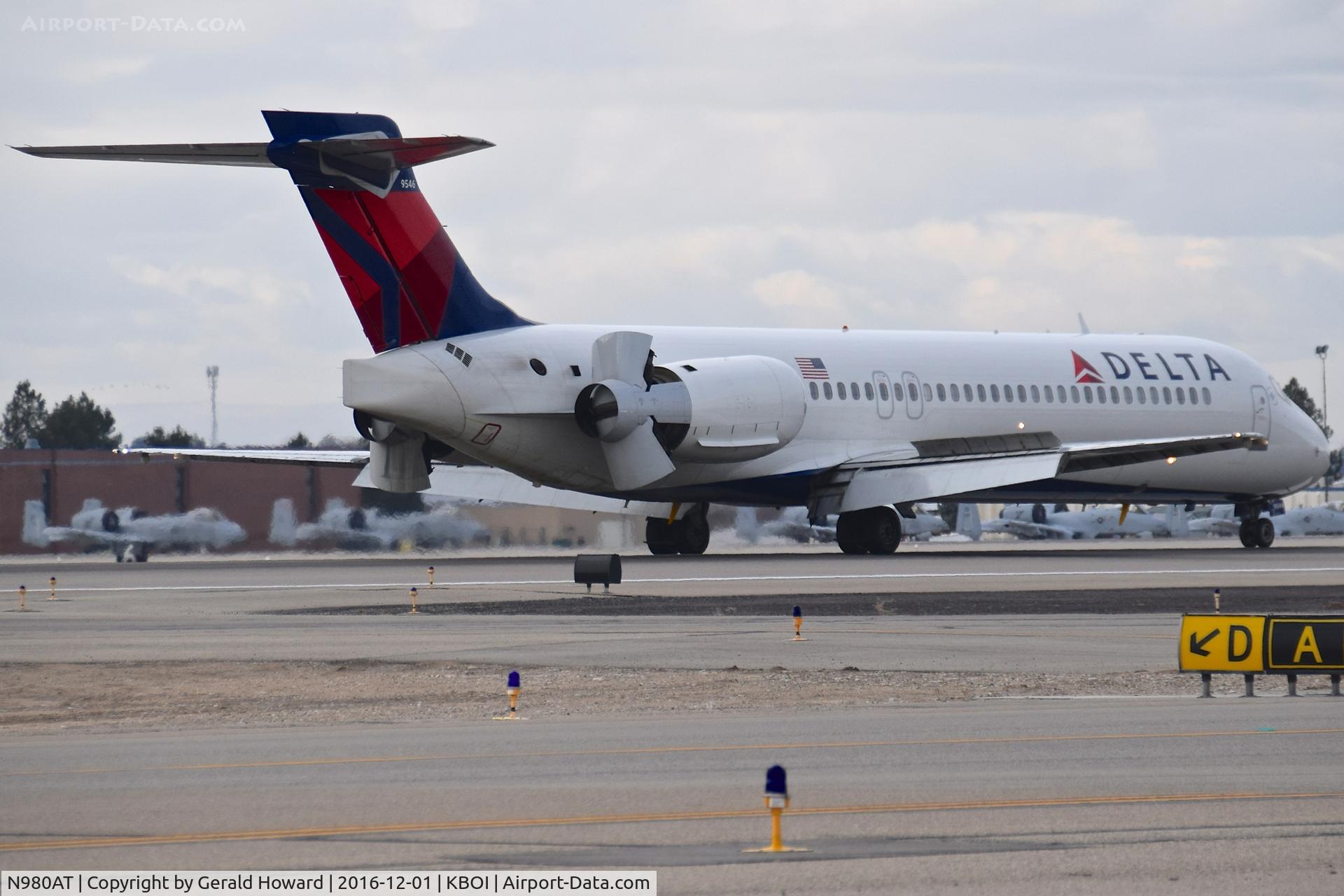 N980AT, 2002 Boeing 717-200 C/N 55039, Slowing down.
