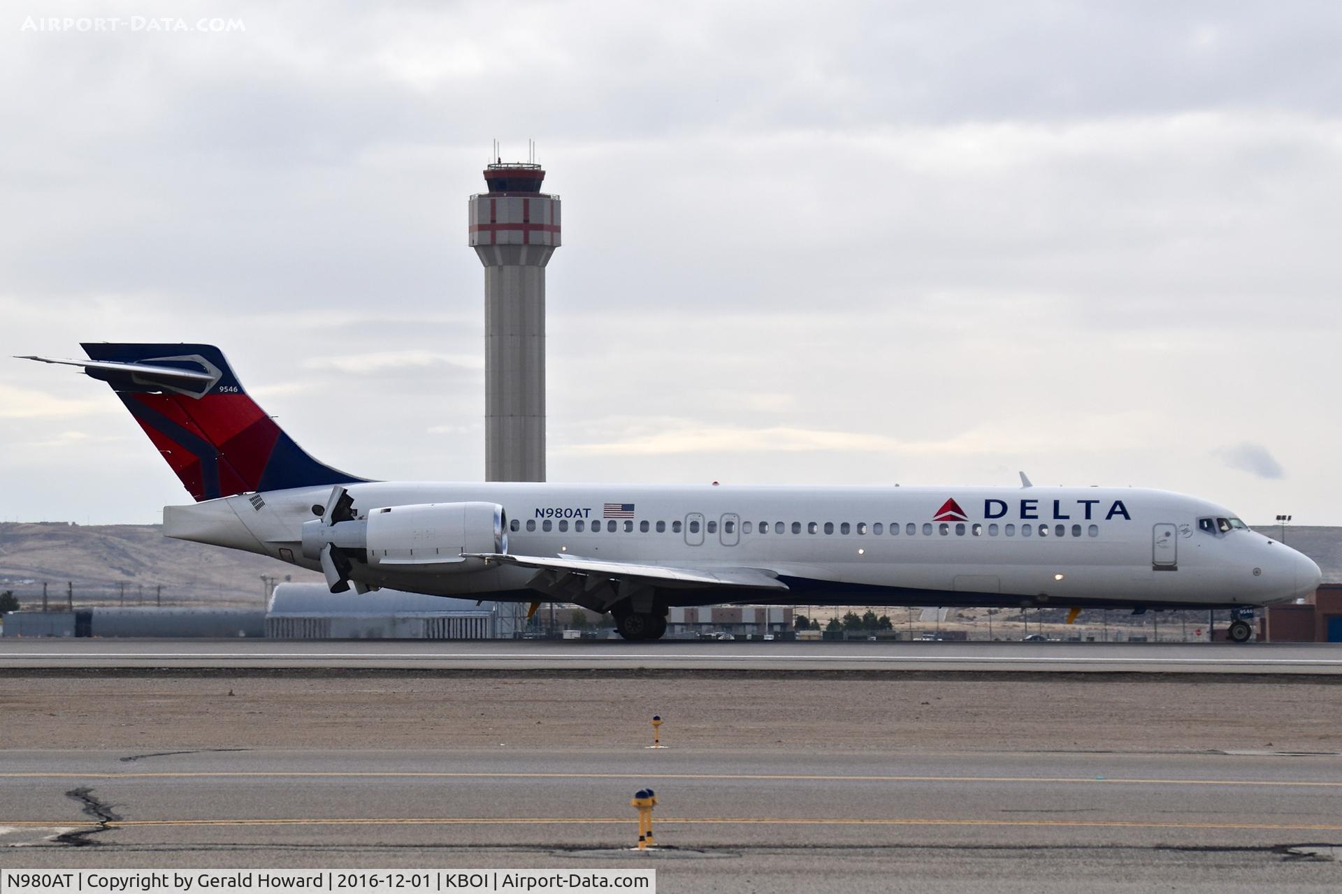 N980AT, 2002 Boeing 717-200 C/N 55039, Landed RWY 28R.