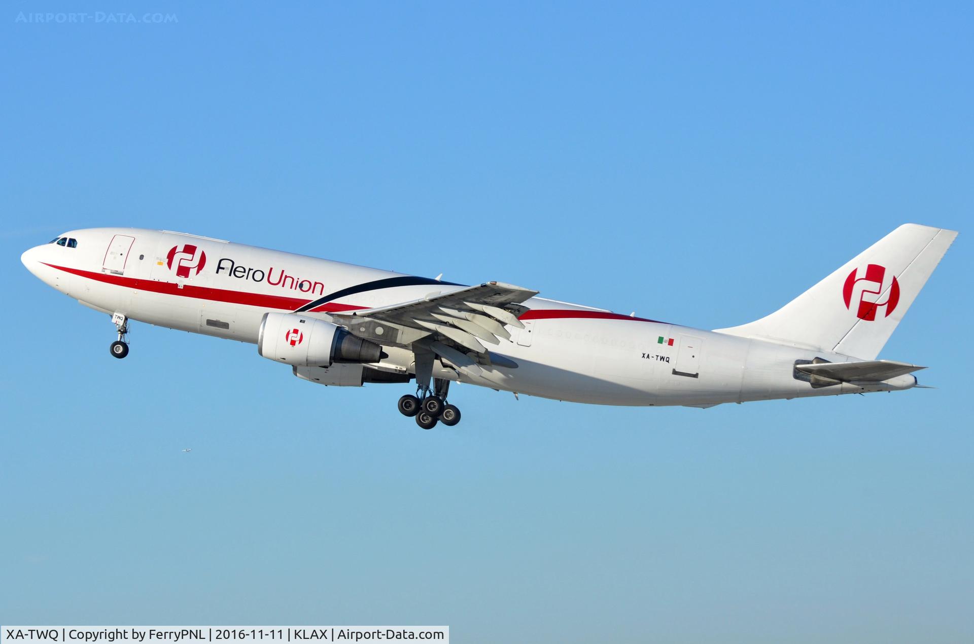 XA-TWQ, Airbus A300B4-203(F) C/N 045, Aerounion A300F taking-off.