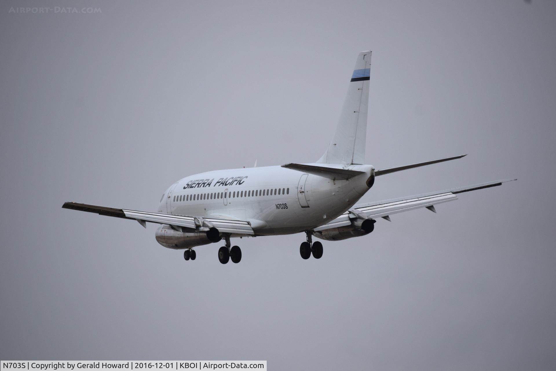 N703S, 1981 Boeing 737-2T4 C/N 22529, Landing RWY 28R.