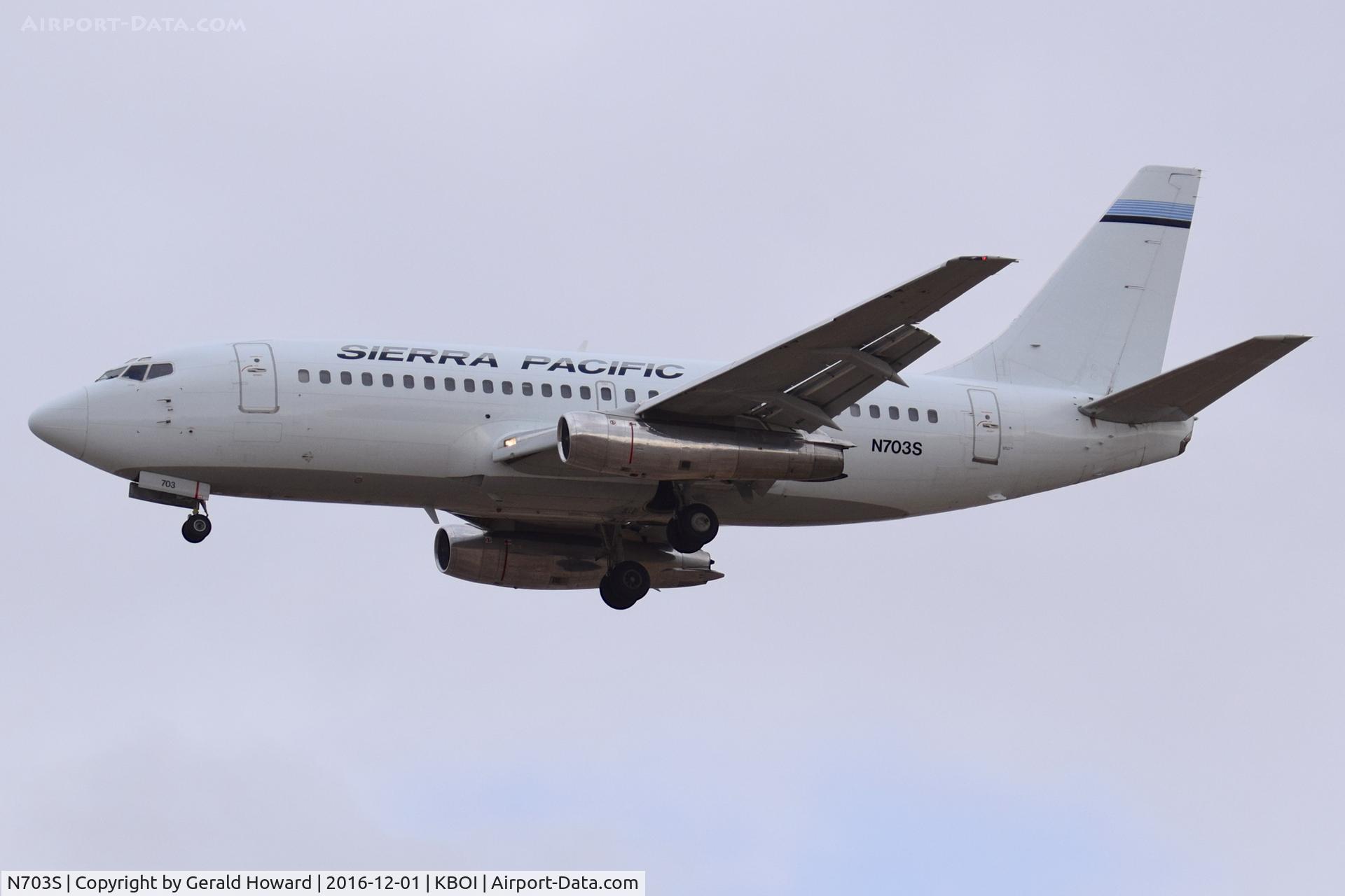 N703S, 1981 Boeing 737-2T4 C/N 22529, On final for RWY 28R.