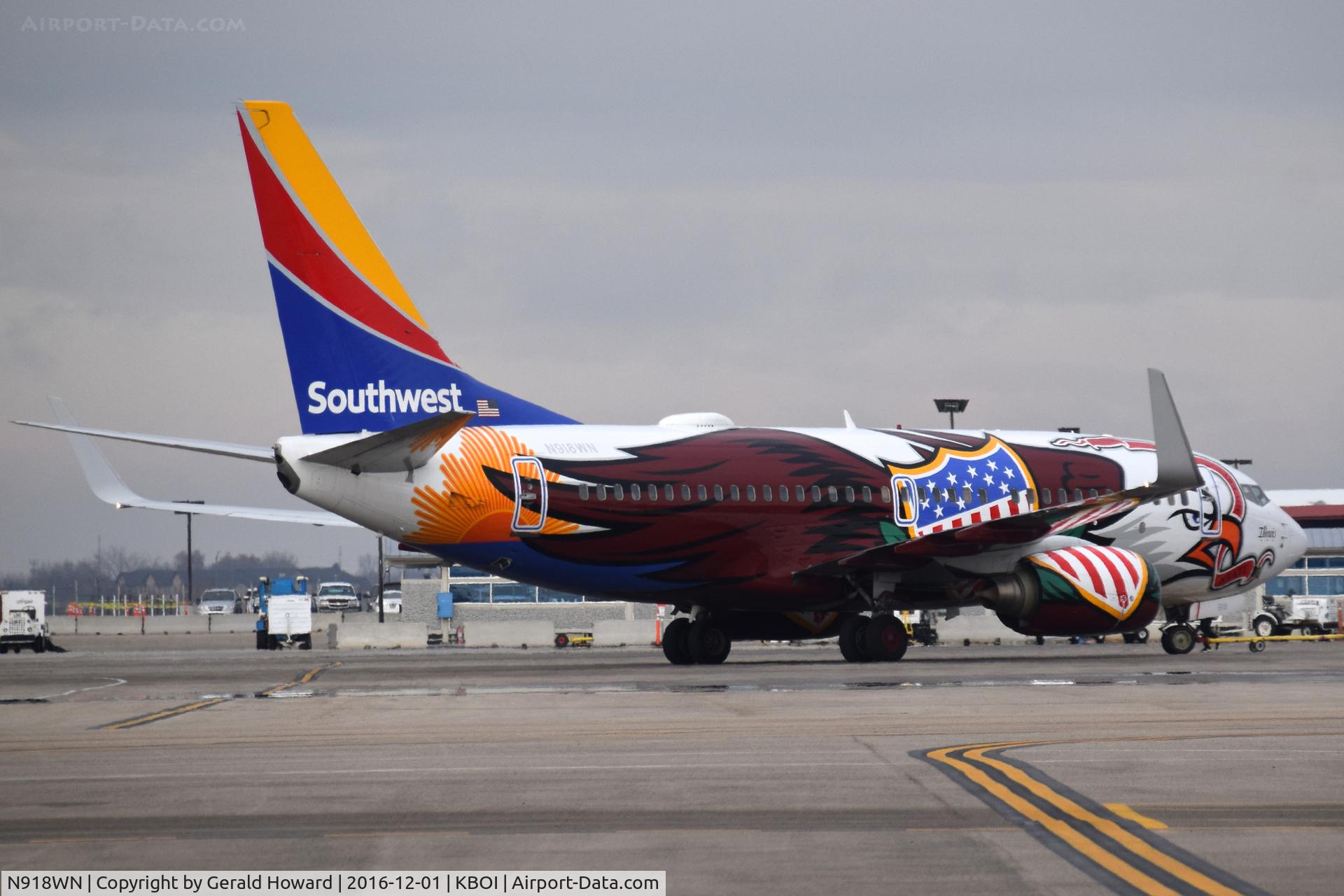 N918WN, 2008 Boeing 737-7H4 C/N 29843, Push back from Gate 17.