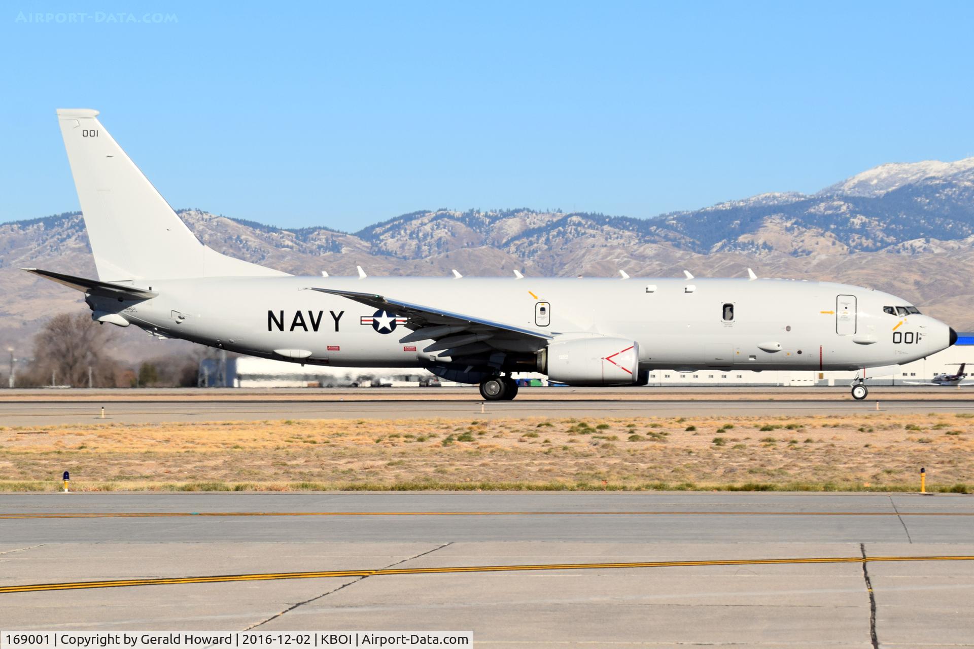 169001, 2016 Boeing P-8A Poseidon C/N 44952, Touch and go on RWY 10R.