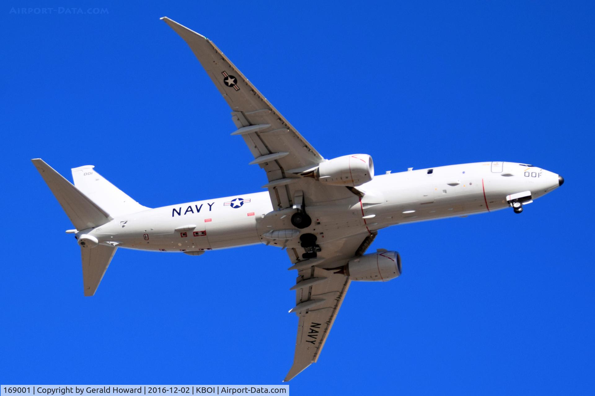 169001, 2016 Boeing P-8A Poseidon C/N 44952, Another low approach to RWY 10R.