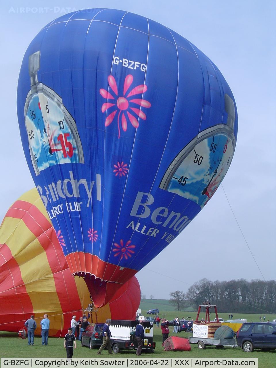 G-BZFG, 2000 Cameron Balloons Ltd SKY 105 C/N 4842, Kelmarsh Hall Inflation Day