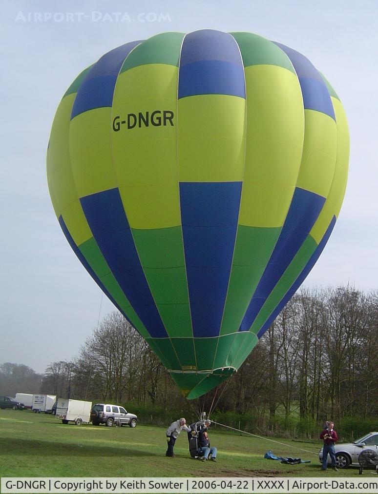 G-DNGR, 2001 Cameron Balloons Colt 31A C/N 10162, Kelmarsh Hall Inflation Day