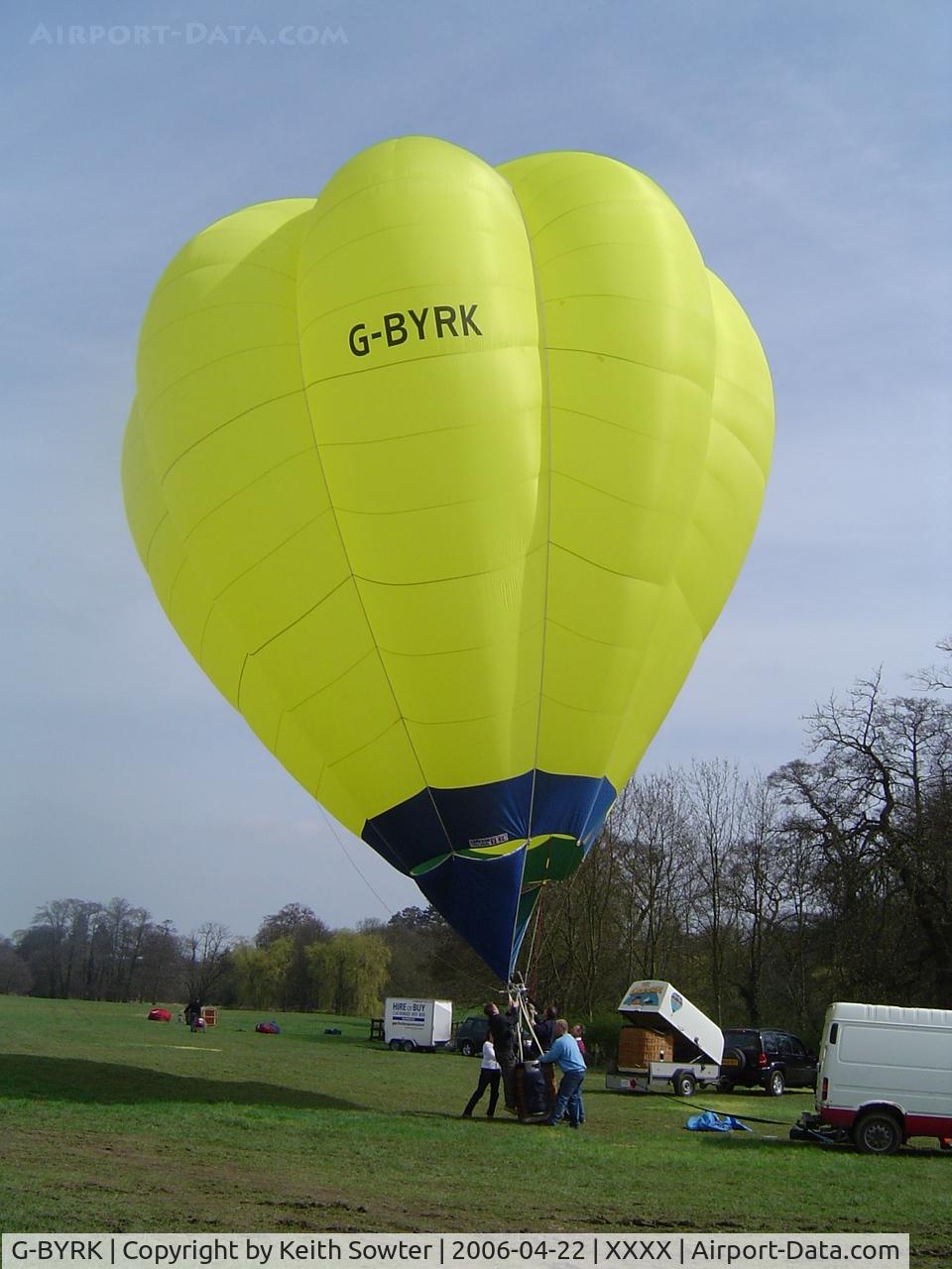 G-BYRK, 1999 Cameron Balloons V-42 C/N 4662, Kelmarsh Hall Inflation Day