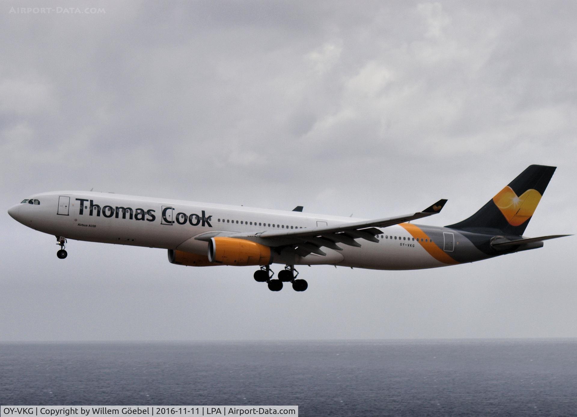 OY-VKG, 2000 Airbus A330-343X C/N 349, Landing op Las Palmas Gran Canaria