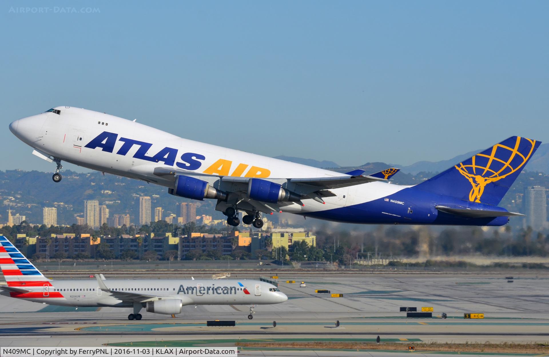 N409MC, 2000 Boeing 747-47UF C/N 30558/1242, Atlas B744F departing.