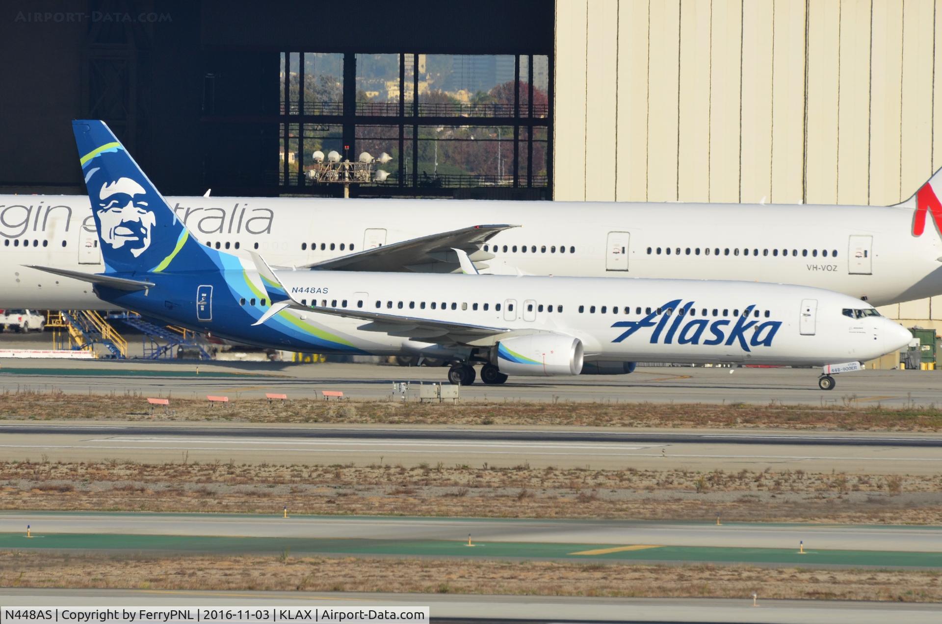 N448AS, 2016 Boeing 737-990/ER C/N 36356, Alaska B739 on its way to its gate.