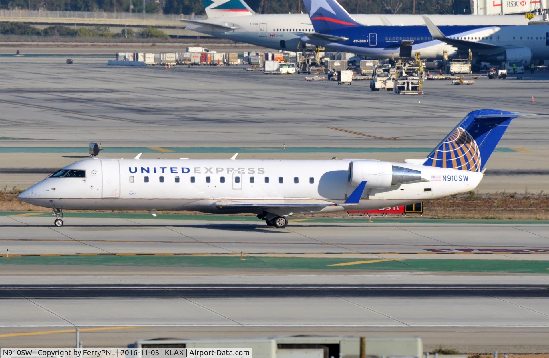 N910SW, 2001 Bombardier CRJ-200LR (CL-600-2B19) C/N 7566, United Express CL200
