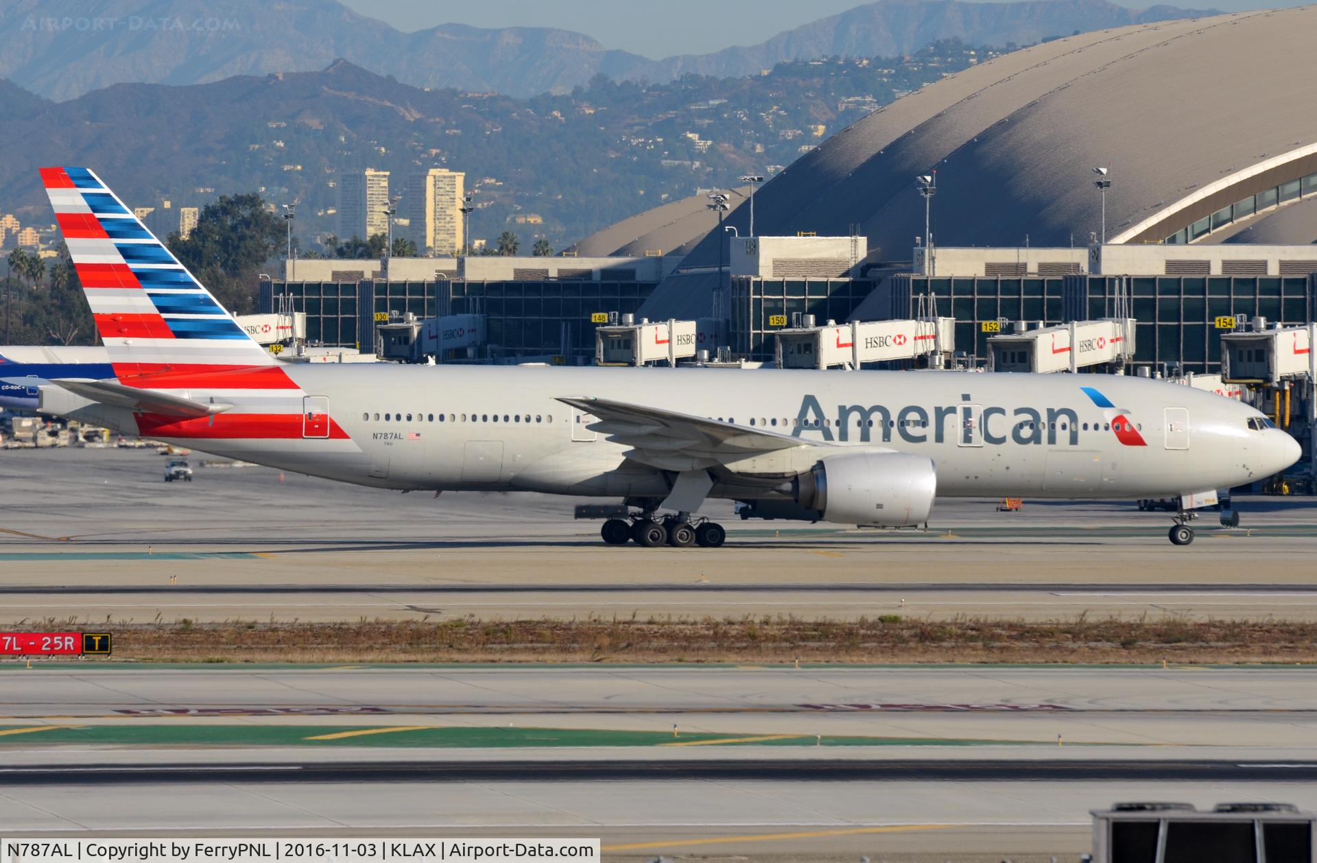 N787AL, 2000 Boeing 777-223 C/N 30010, American B772 taxying to its gate.