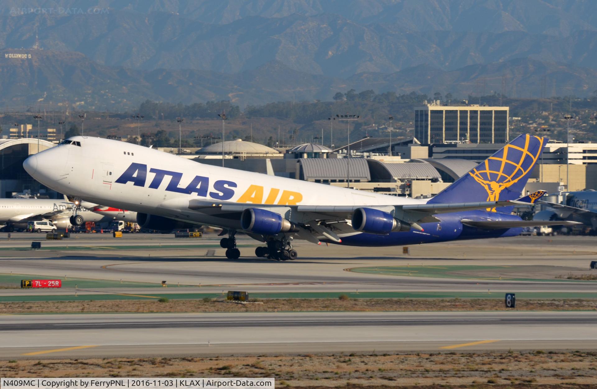 N409MC, 2000 Boeing 747-47UF C/N 30558/1242, Atlas B744F rotating.