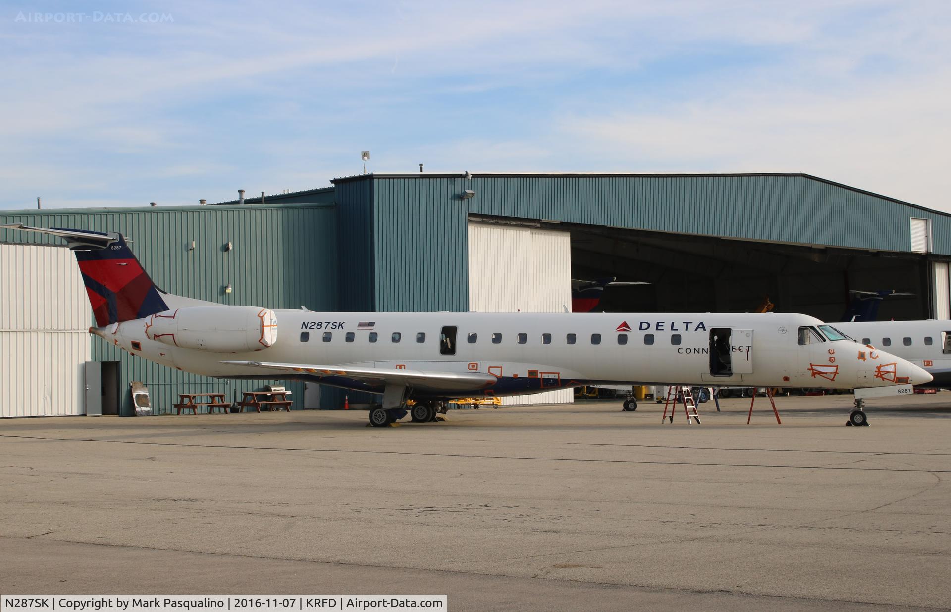 N287SK, 2001 Embraer ERJ-145LR (EMB-145LR) C/N 145460, EMB-145LR