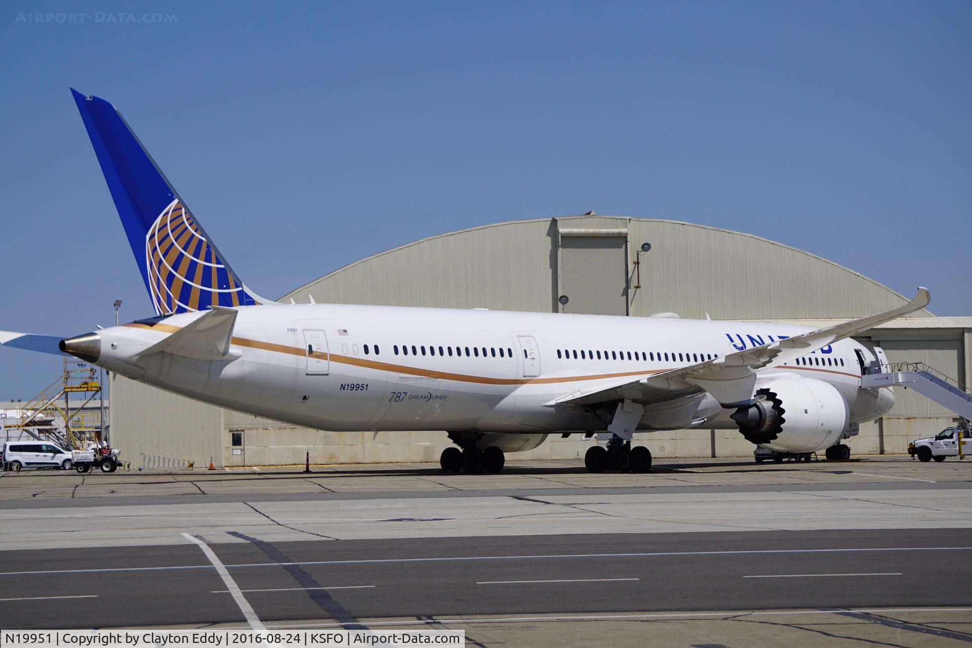 N19951, 2014 Boeing 787-9 Dreamliner C/N 36402, SFO 2016