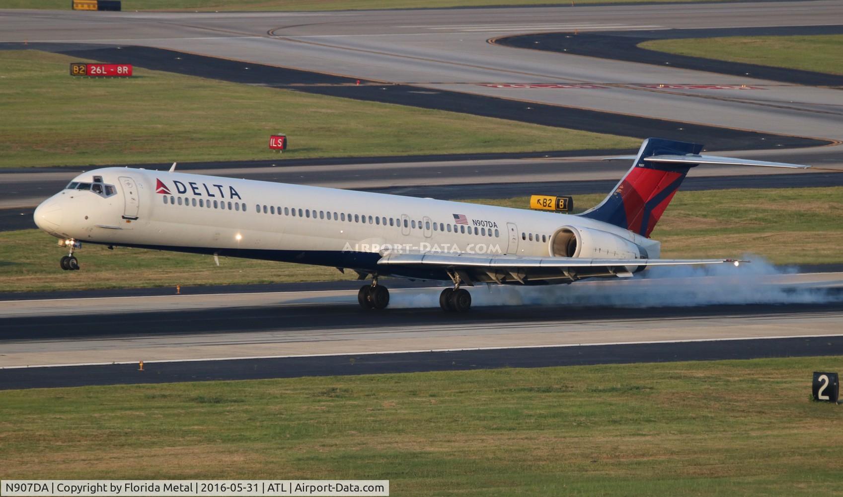 N907DA, 1995 McDonnell Douglas MD-90-30 C/N 53387, Delta