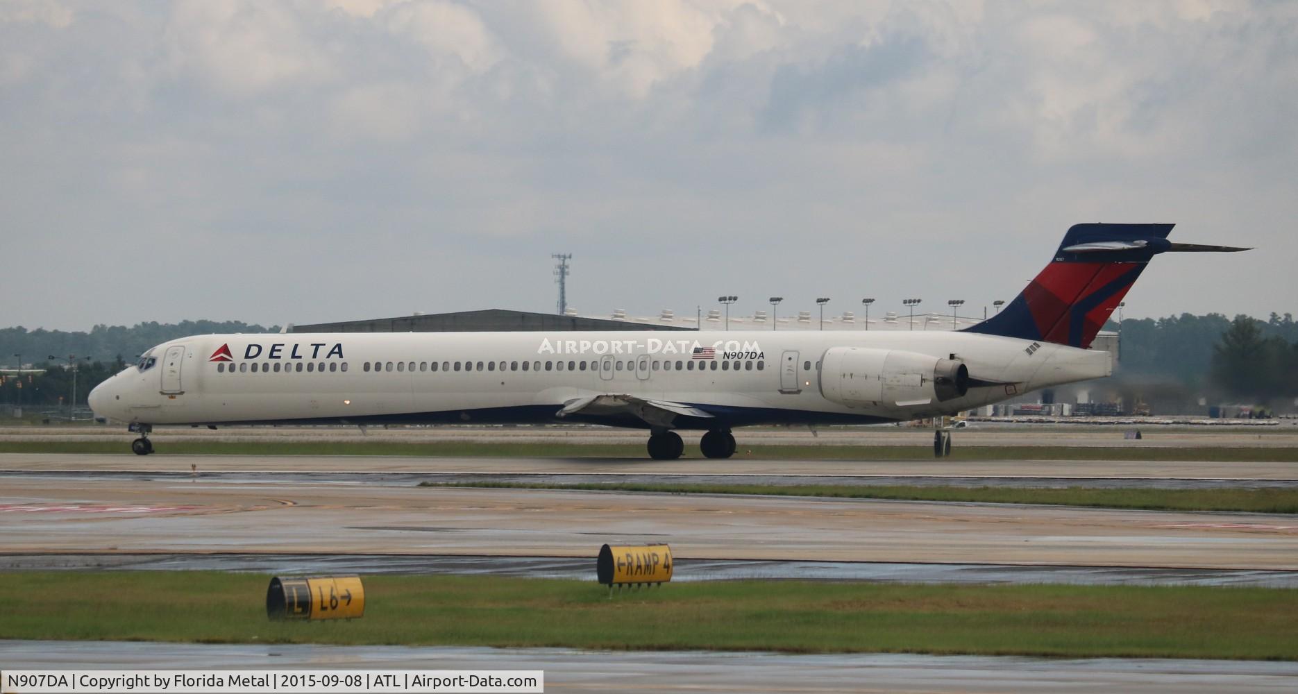 N907DA, 1995 McDonnell Douglas MD-90-30 C/N 53387, Delta