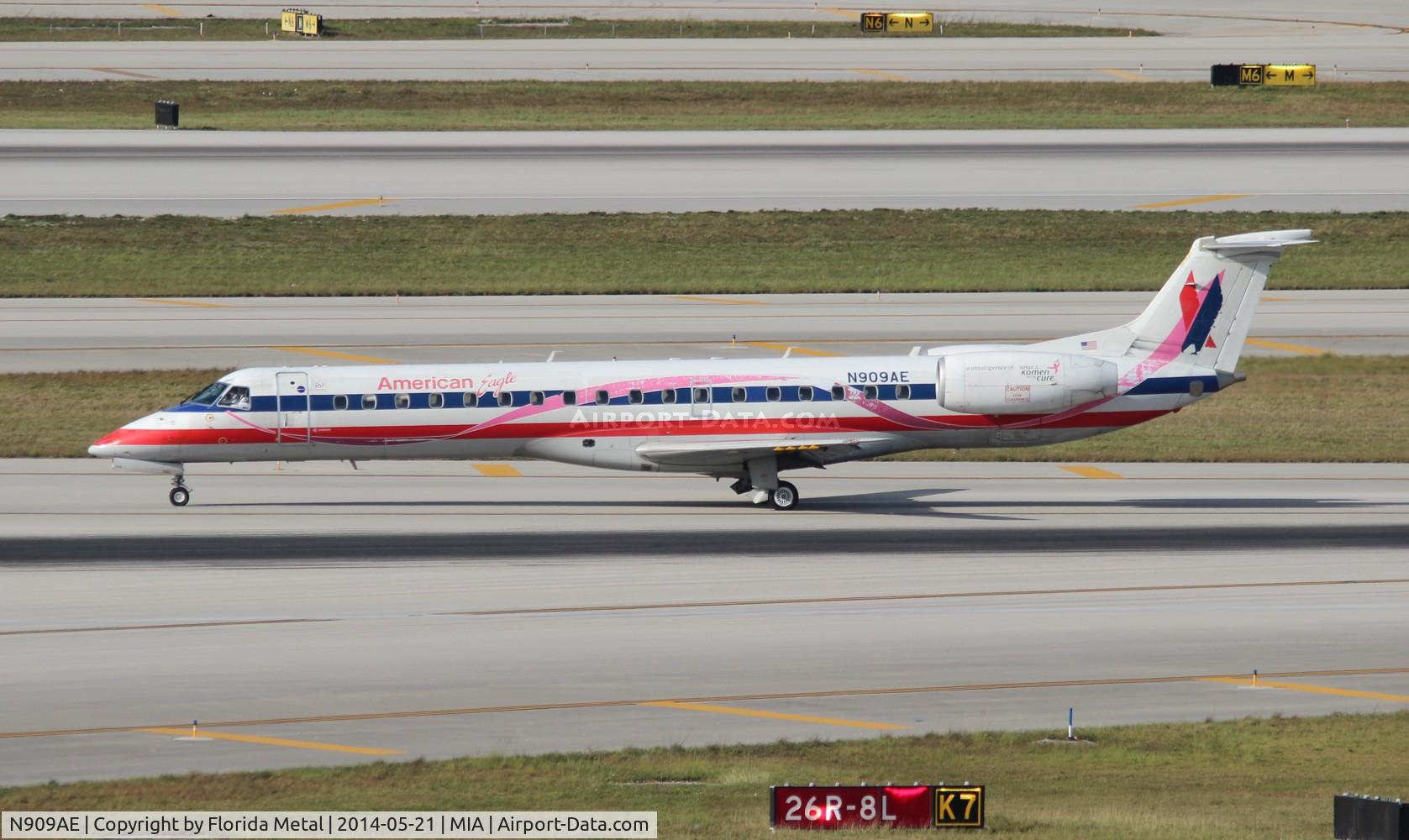 N909AE, 2005 Embraer ERJ-145LR (EMB-145LR) C/N 14500899, American Eagle