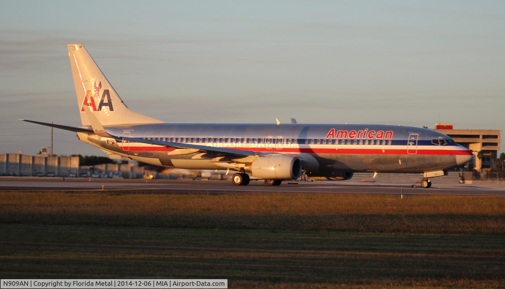 N909AN, 1999 Boeing 737-823 C/N 29511, American
