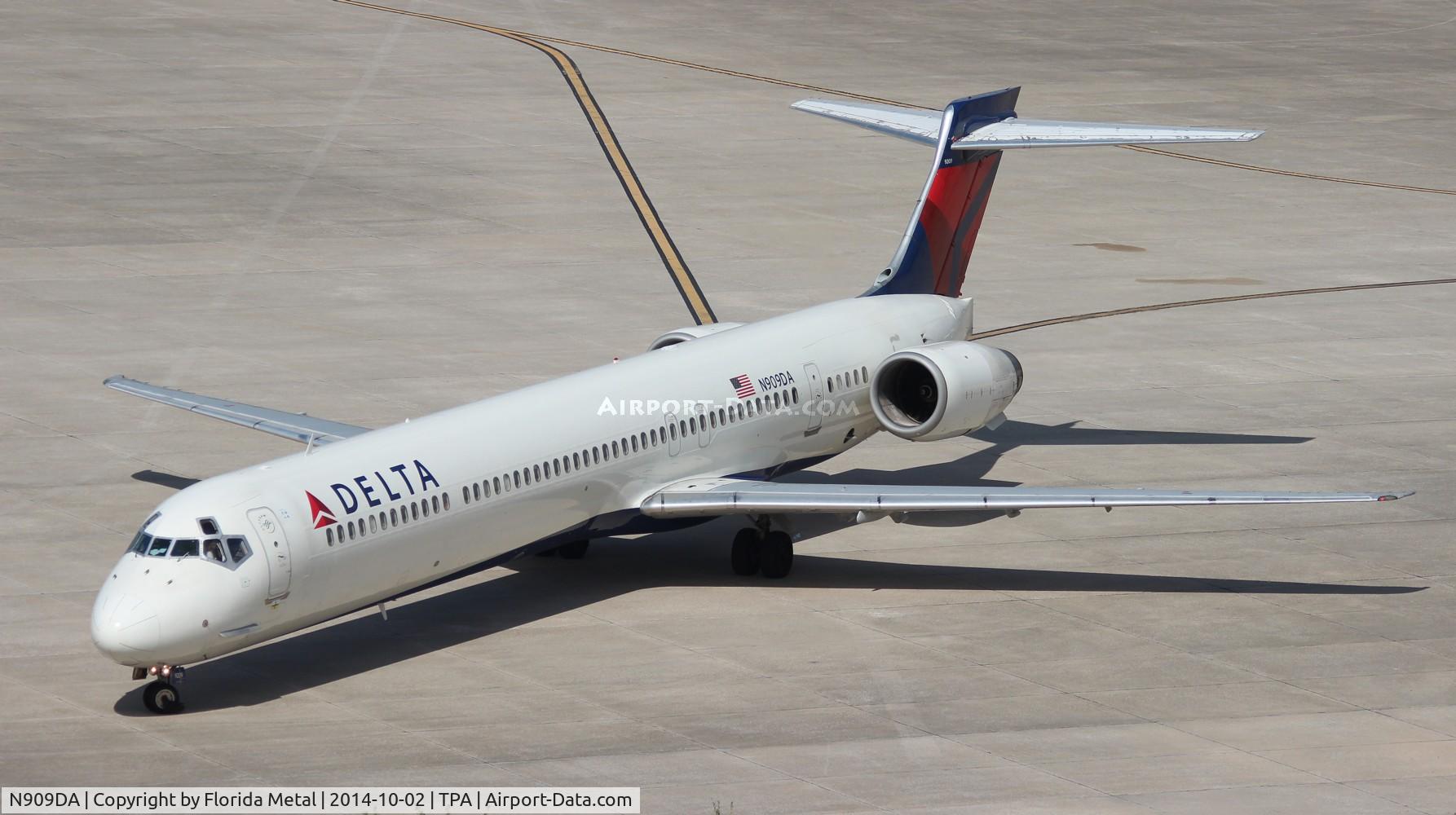 N909DA, 1995 McDonnell Douglas MD-90-30 C/N 53389, Delta