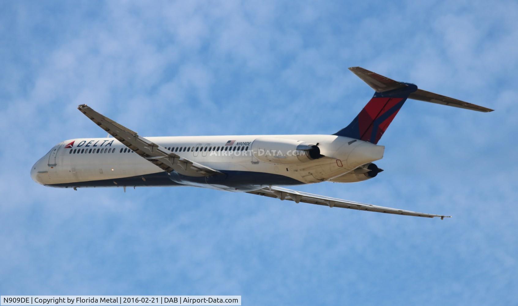N909DE, 1992 McDonnell Douglas MD-88 C/N 53418, Delta