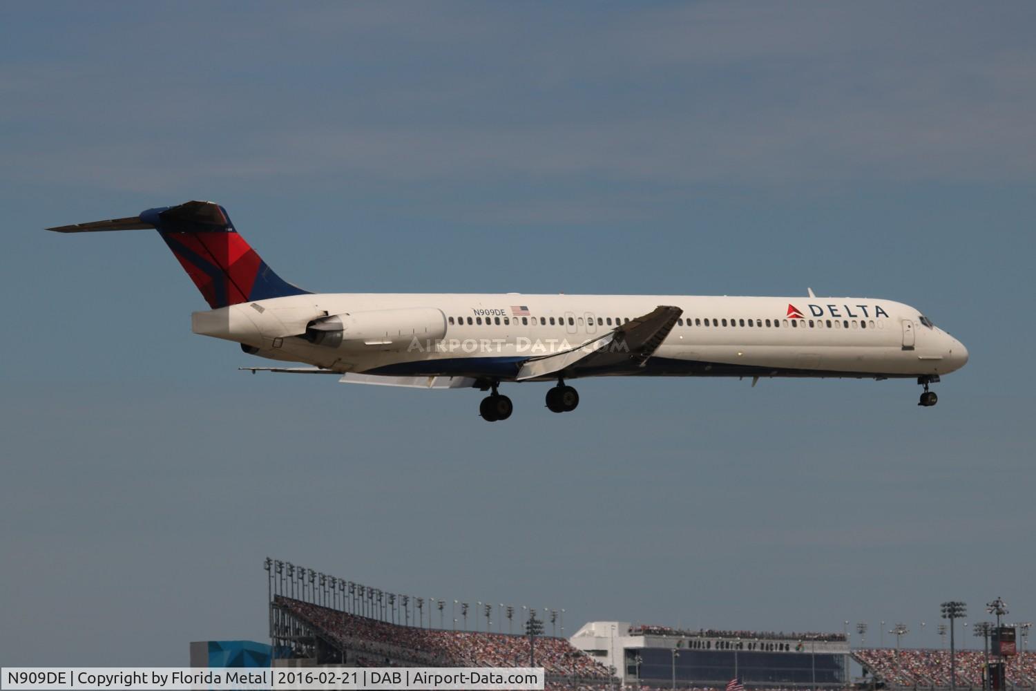 N909DE, 1992 McDonnell Douglas MD-88 C/N 53418, Delta