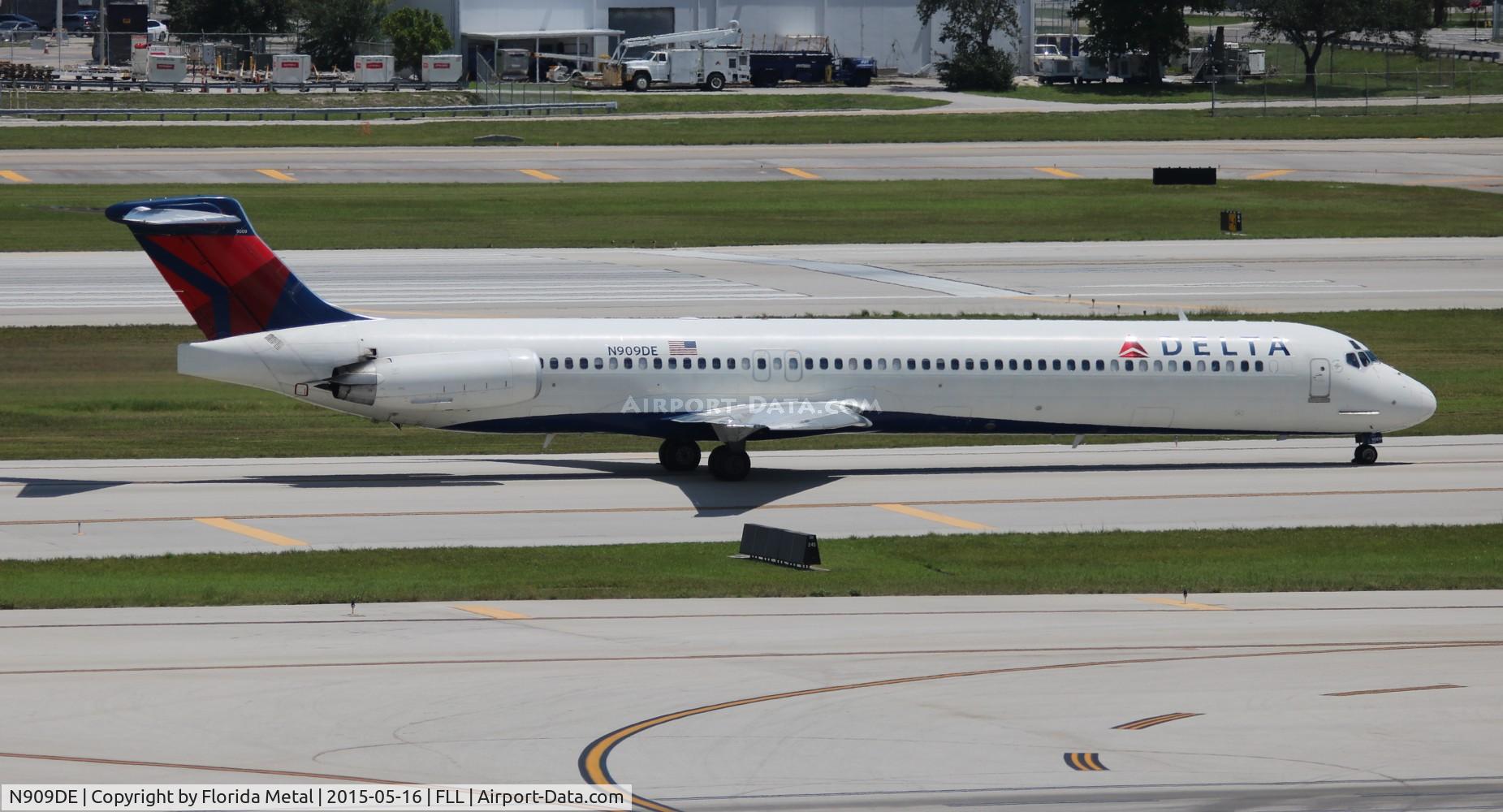 N909DE, 1992 McDonnell Douglas MD-88 C/N 53418, Delta