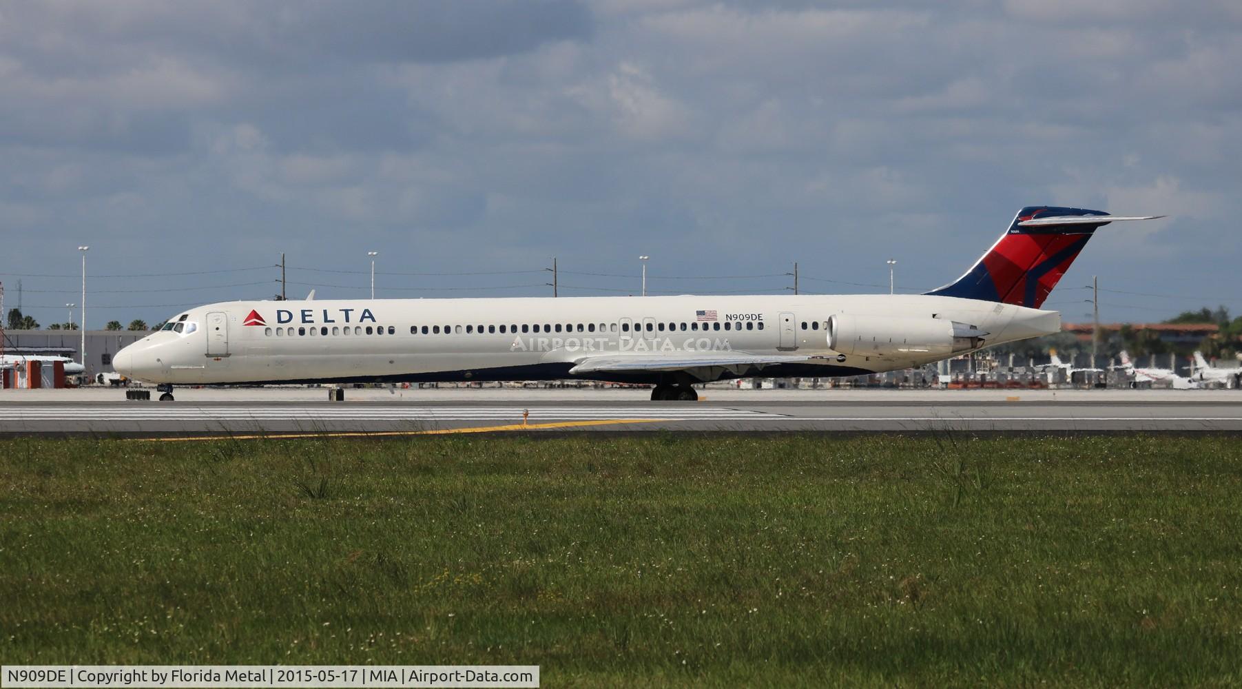 N909DE, 1992 McDonnell Douglas MD-88 C/N 53418, Delta