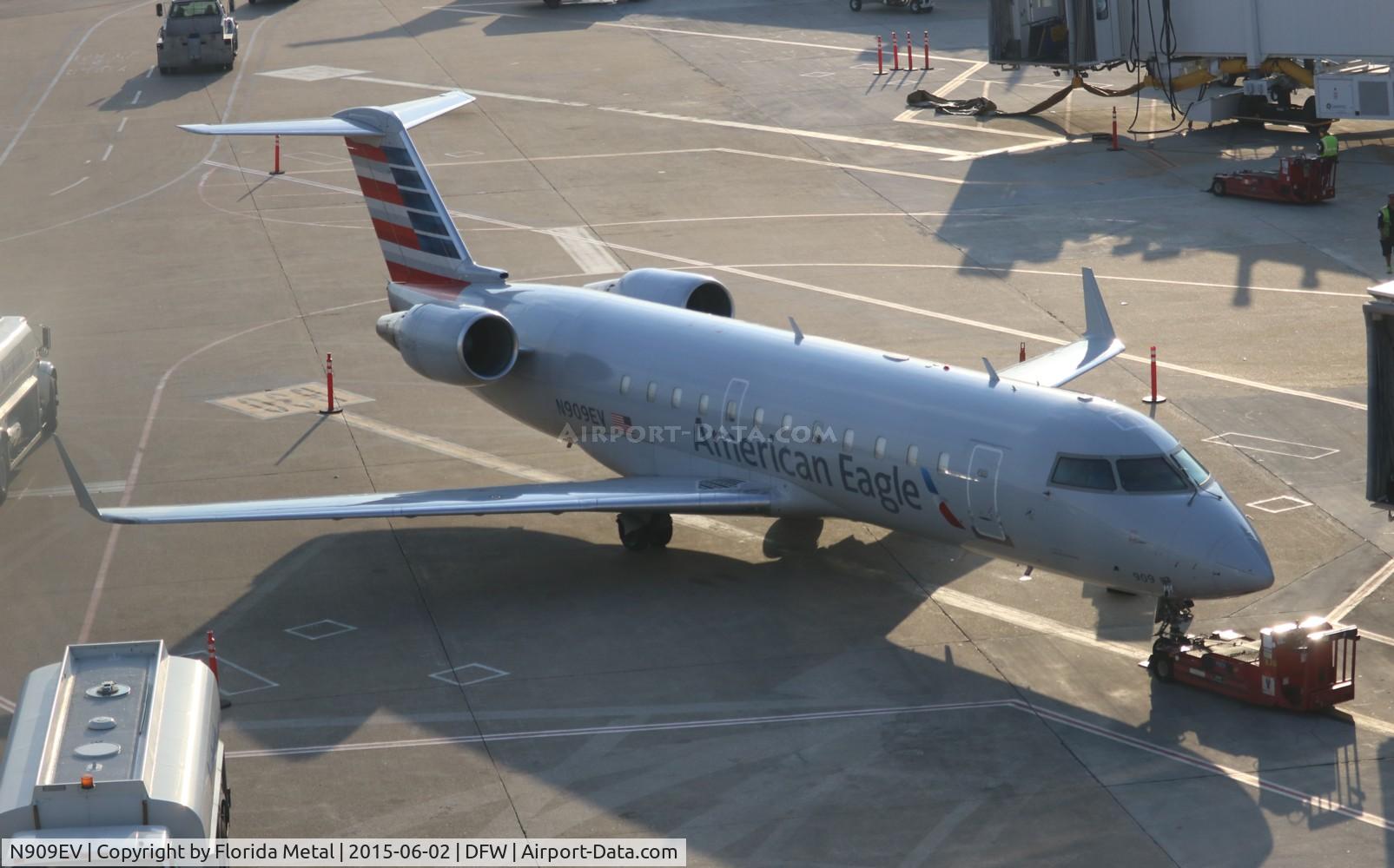 N909EV, 2002 Bombardier CRJ-200ER (CL-600-2B19) C/N 7658, American Eagle