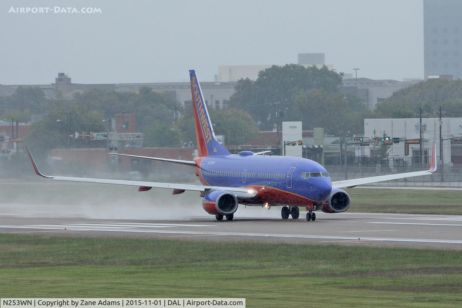 N253WN, 2006 Boeing 737-7H4 C/N 32511, Departing Dallas Love Field