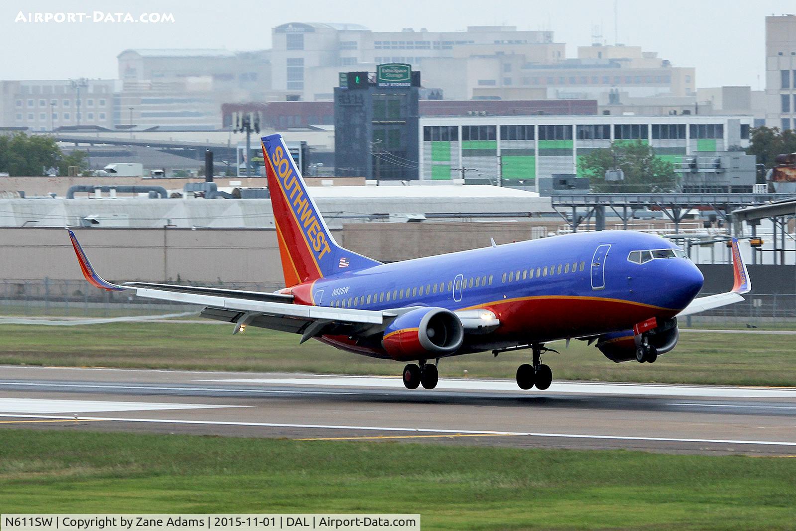 N611SW, 1995 Boeing 737-3H4 C/N 27697, Arriving at Dallas Love Field