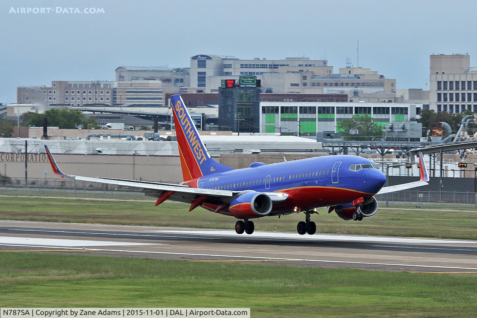 N787SA, 2000 Boeing 737-7H4 C/N 29812, Arriving at Dallas Love Field
