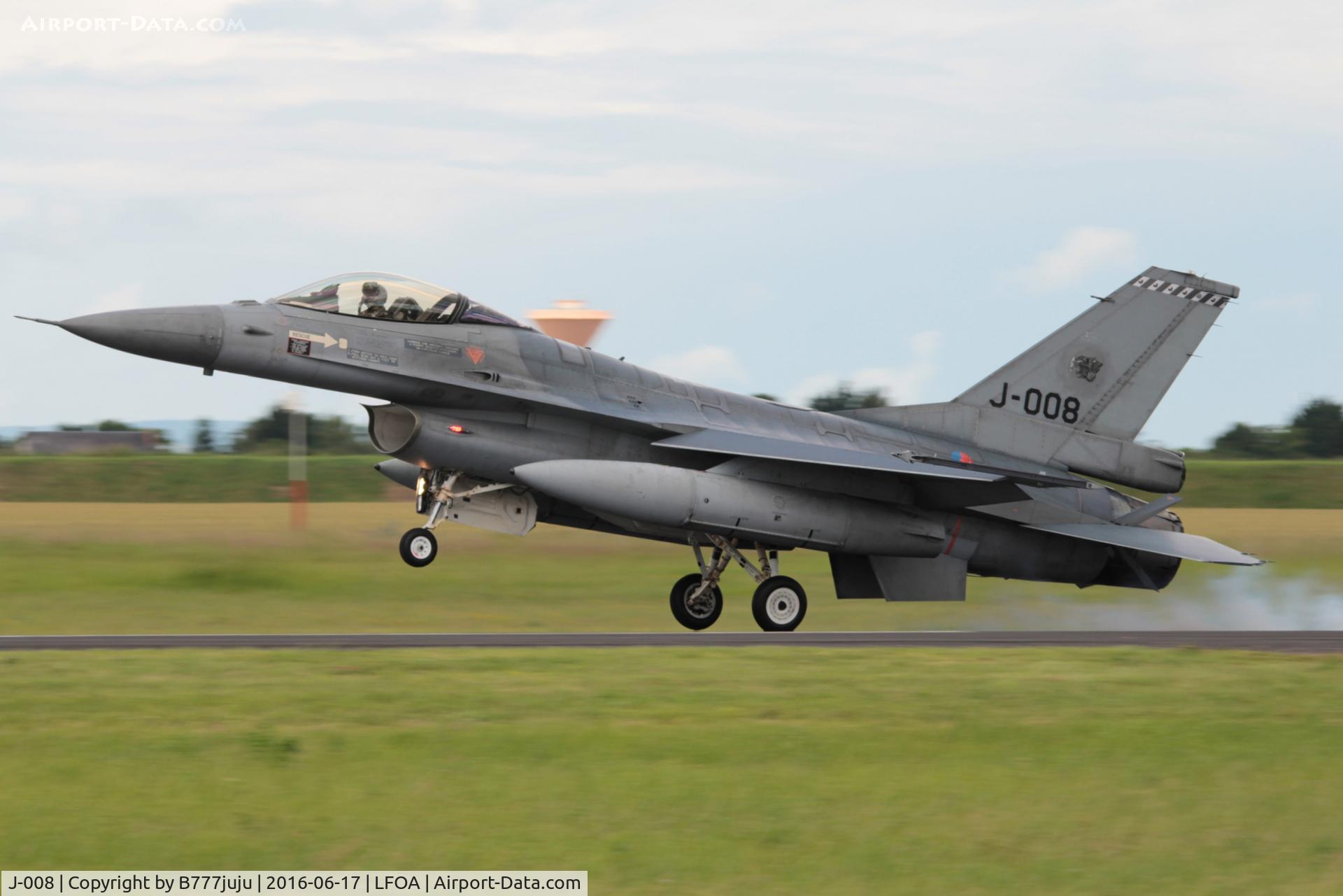 J-008, General Dynamics F-16AM Fighting Falcon C/N 6D-164, at Avord