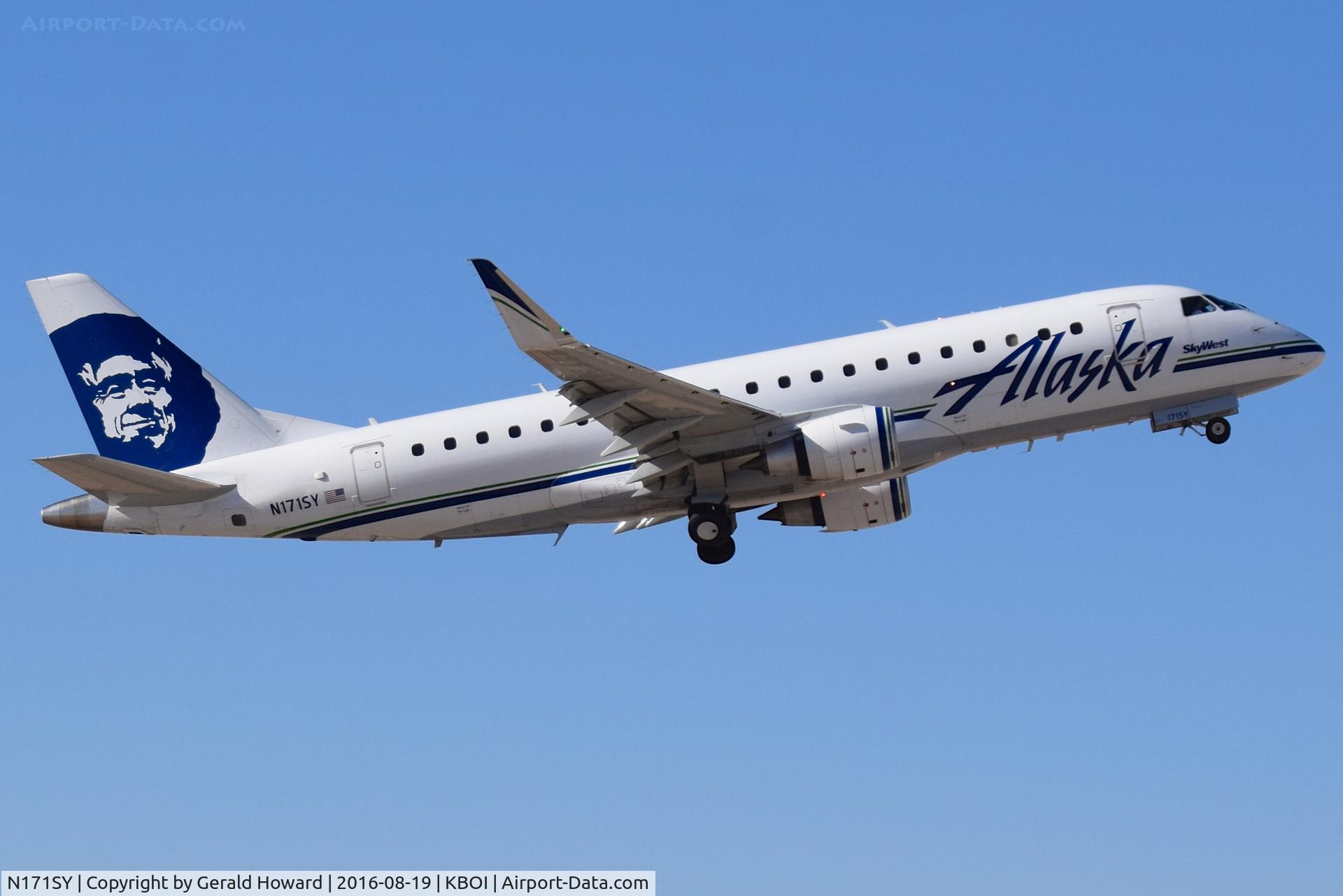 N171SY, 2015 Embraer 175LR (ERJ-170-200LR) C/N 17000485, Departing BOI.