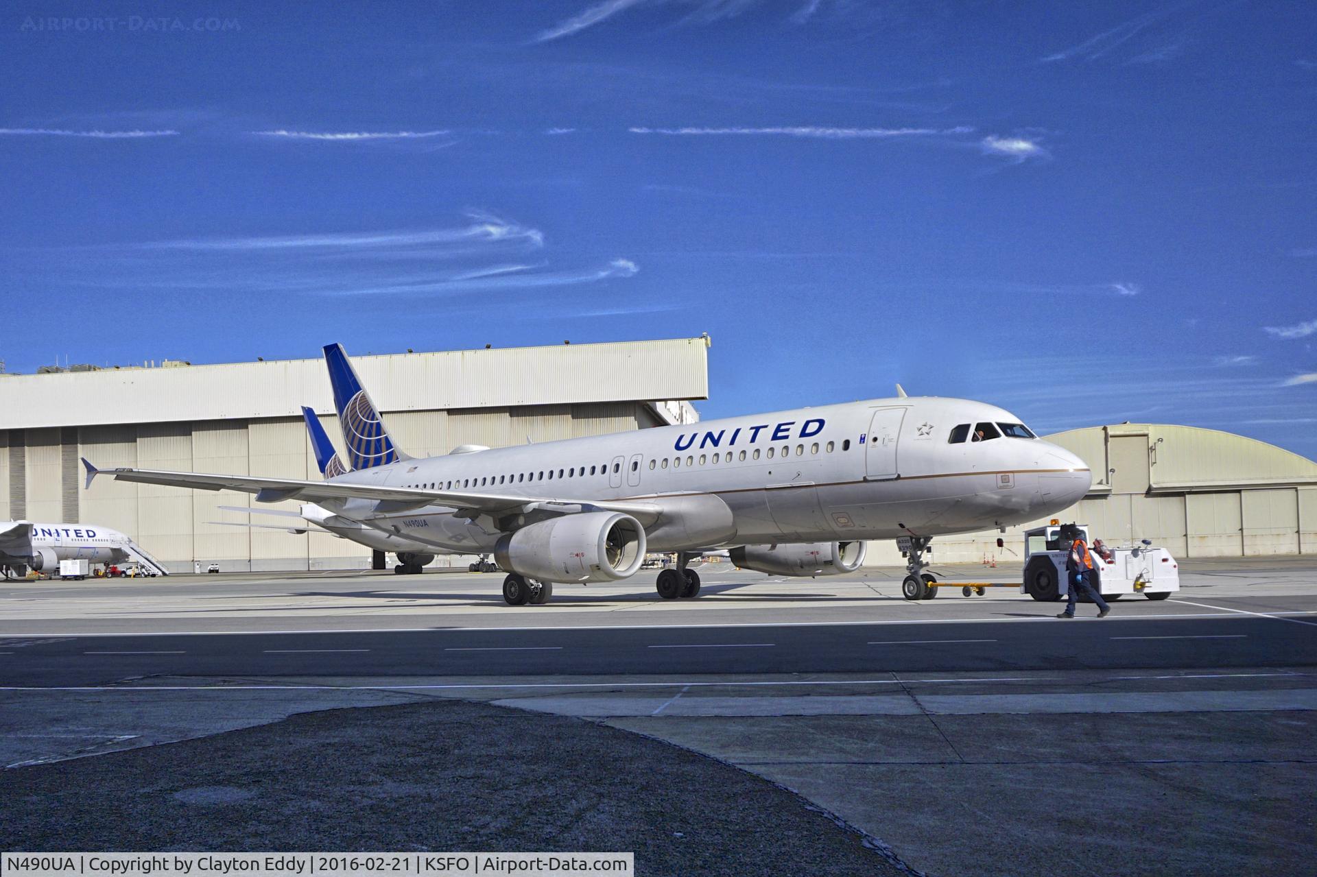 N490UA, 2002 Airbus A320-232 C/N 1728, SFO 2016