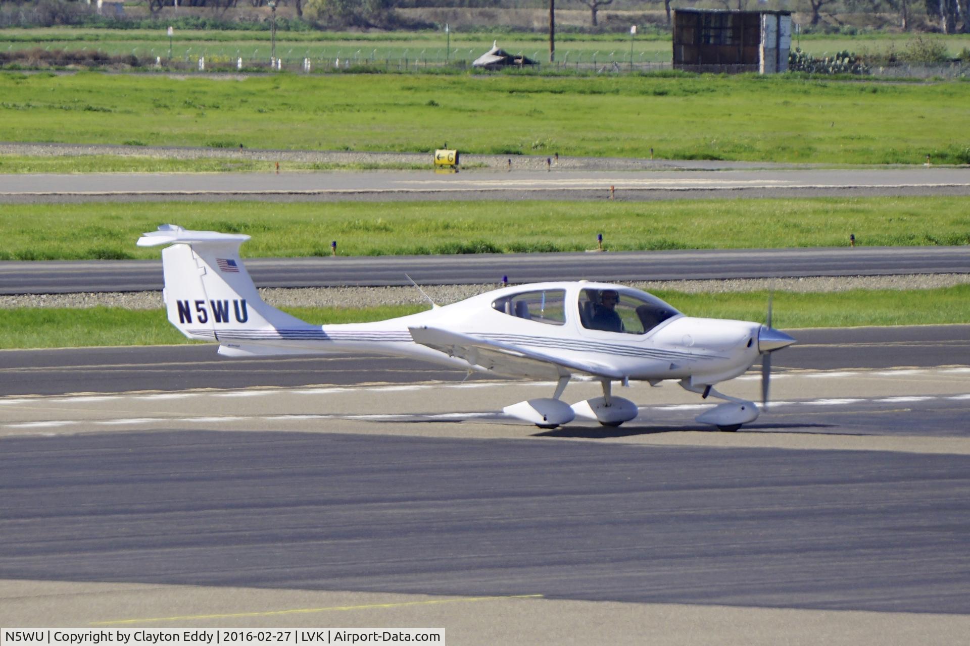 N5WU, 2004 Diamond DA-40 Diamond Star C/N 40.400, Livermore Airport 2016