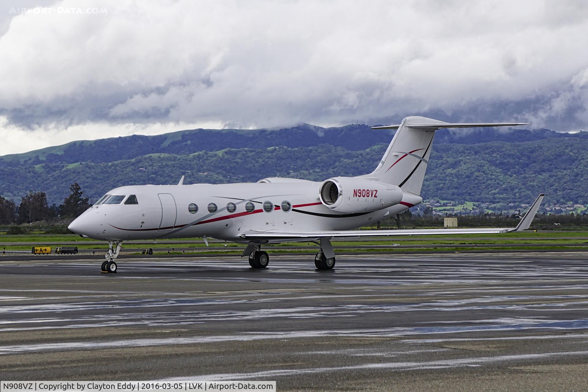N908VZ, 2006 Gulfstream Aerospace GIV-X (G450) C/N 4051, Livermore Airport 2016