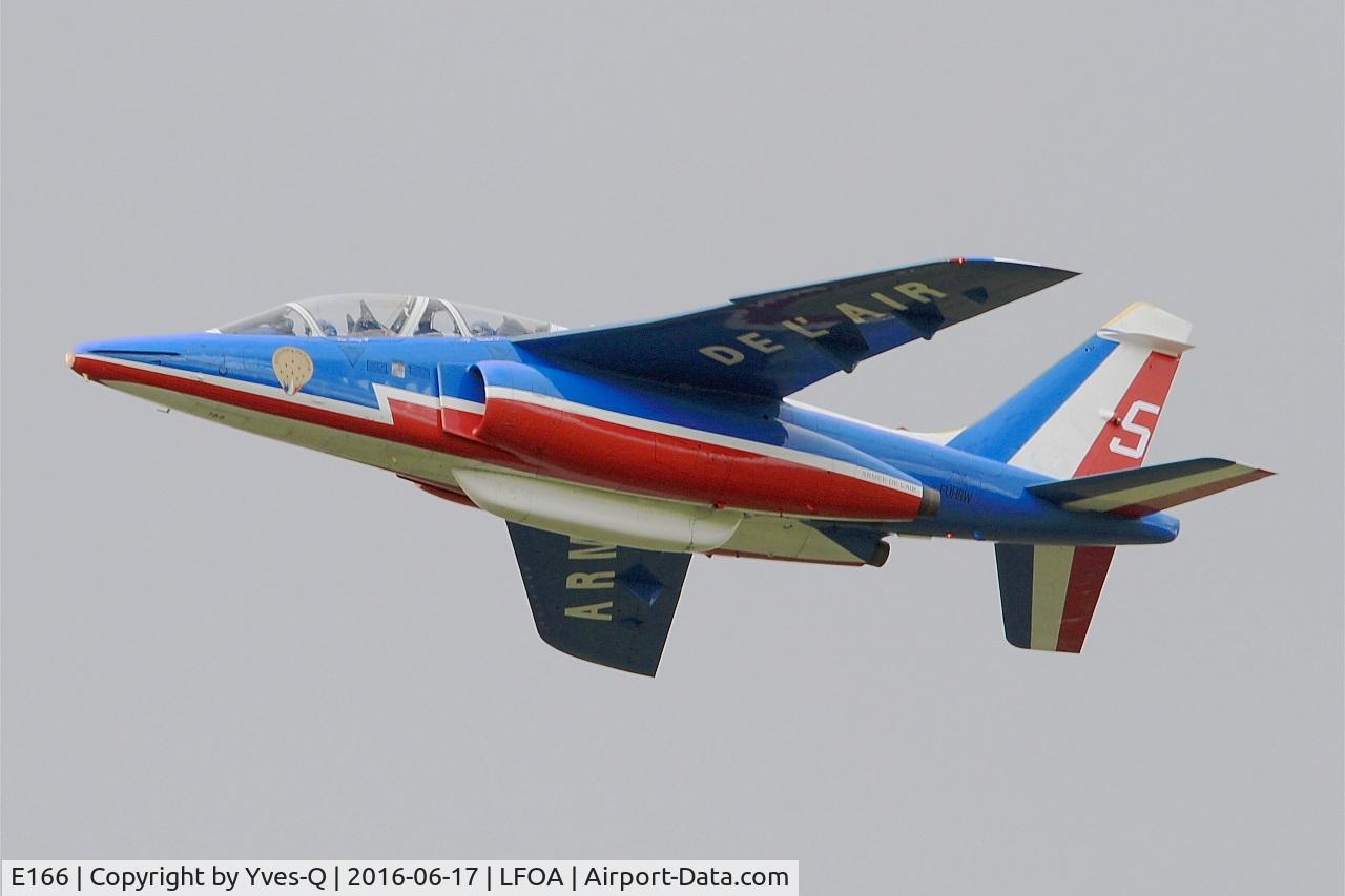 E166, Dassault-Dornier Alpha Jet E C/N E166, E166 - Dassault Dornier Alphajet (F-UHRW), Athos 05 of Patrouille de France 2016, Avord Air Base 702 (LFOA) Open day 2016