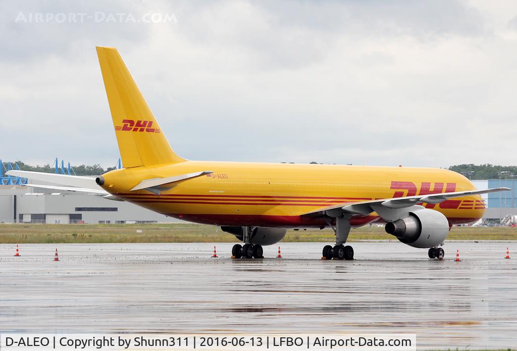 D-ALEO, 1998 Boeing 757-2Q8 C/N 29443, Parked at the Cargo area...