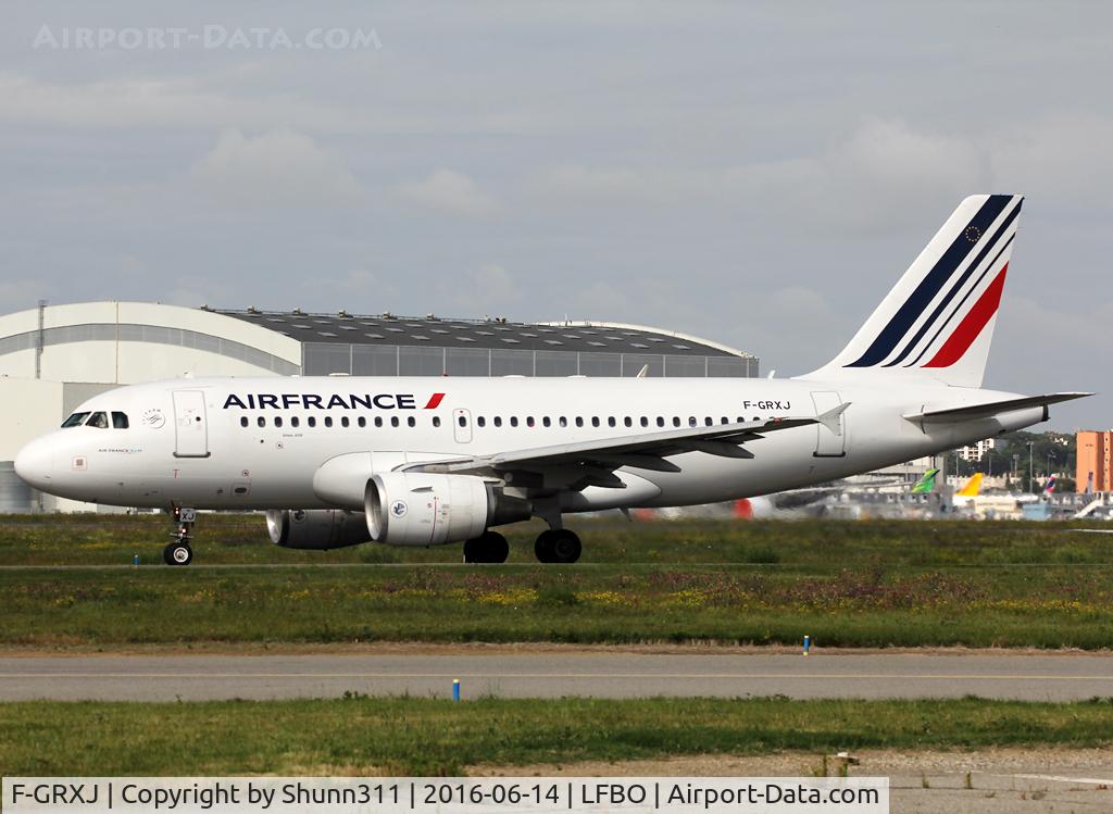 F-GRXJ, 2005 Airbus A319-115LR C/N 2456, Taxiing holding point rwy 32R in new c/s