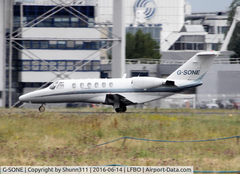G-SONE, 2001 Cessna 525A CitationJet CJ2 C/N 525A-0031, Taking off from rwy 32R