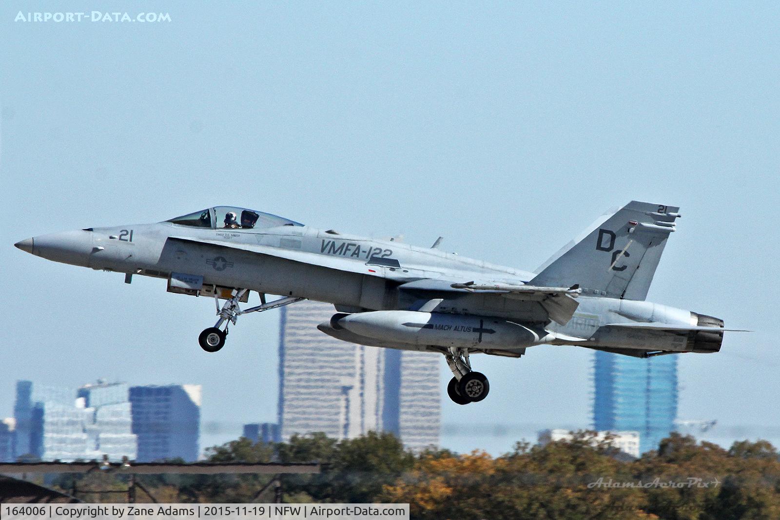 164006, 1989 McDonnell Douglas F/A-18C Hornet C/N 888/C152, Departing Navy Fort Worth